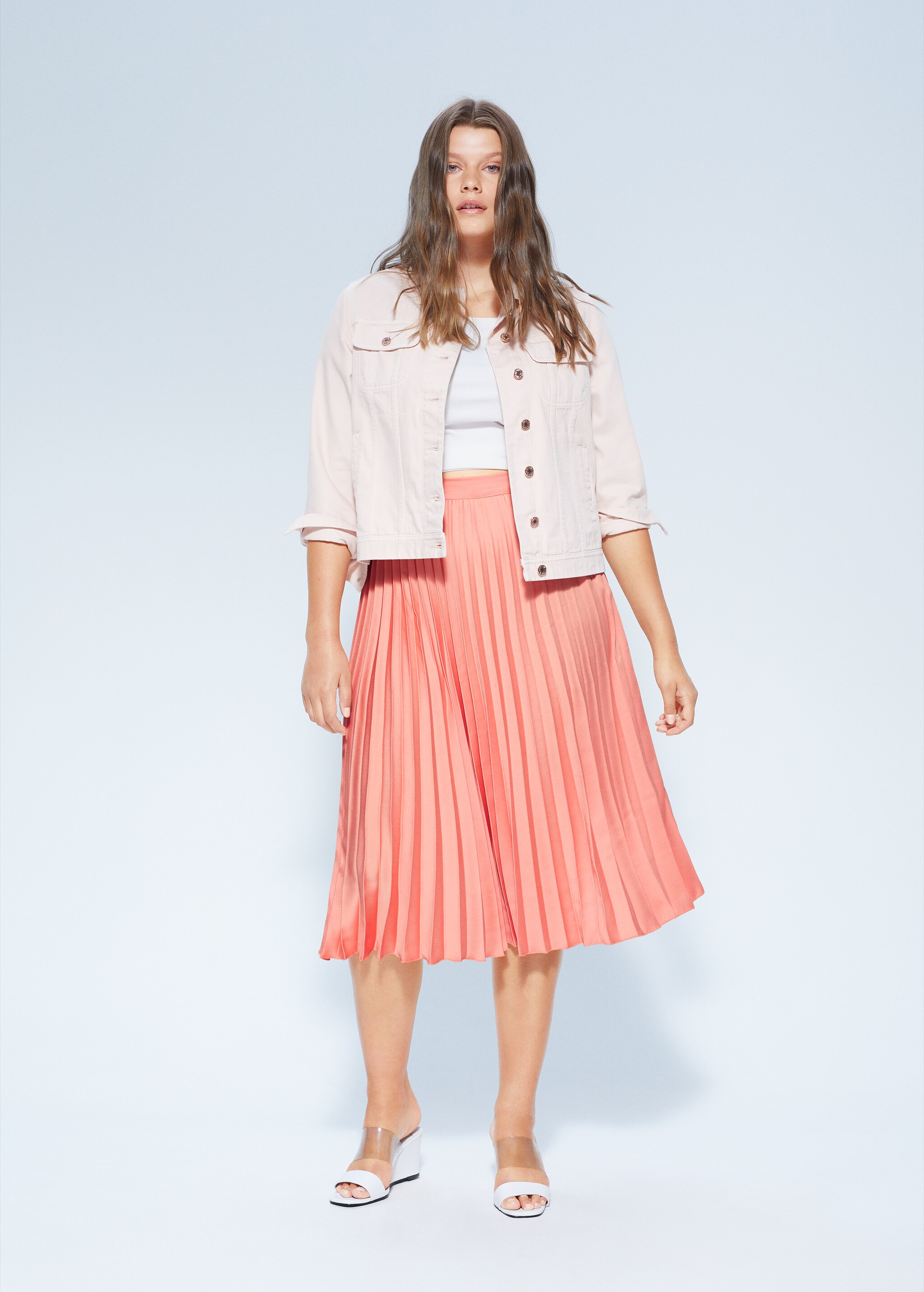 Falda midi plisada - Plano general