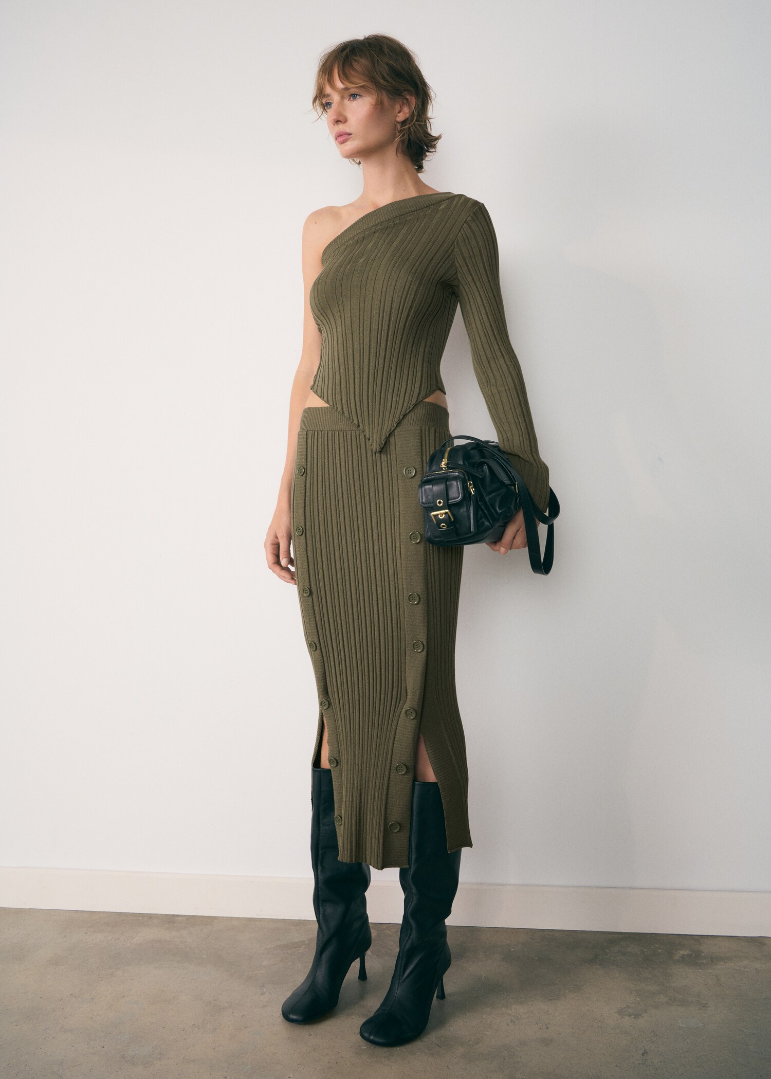 Buttoned knit skirt - General plane