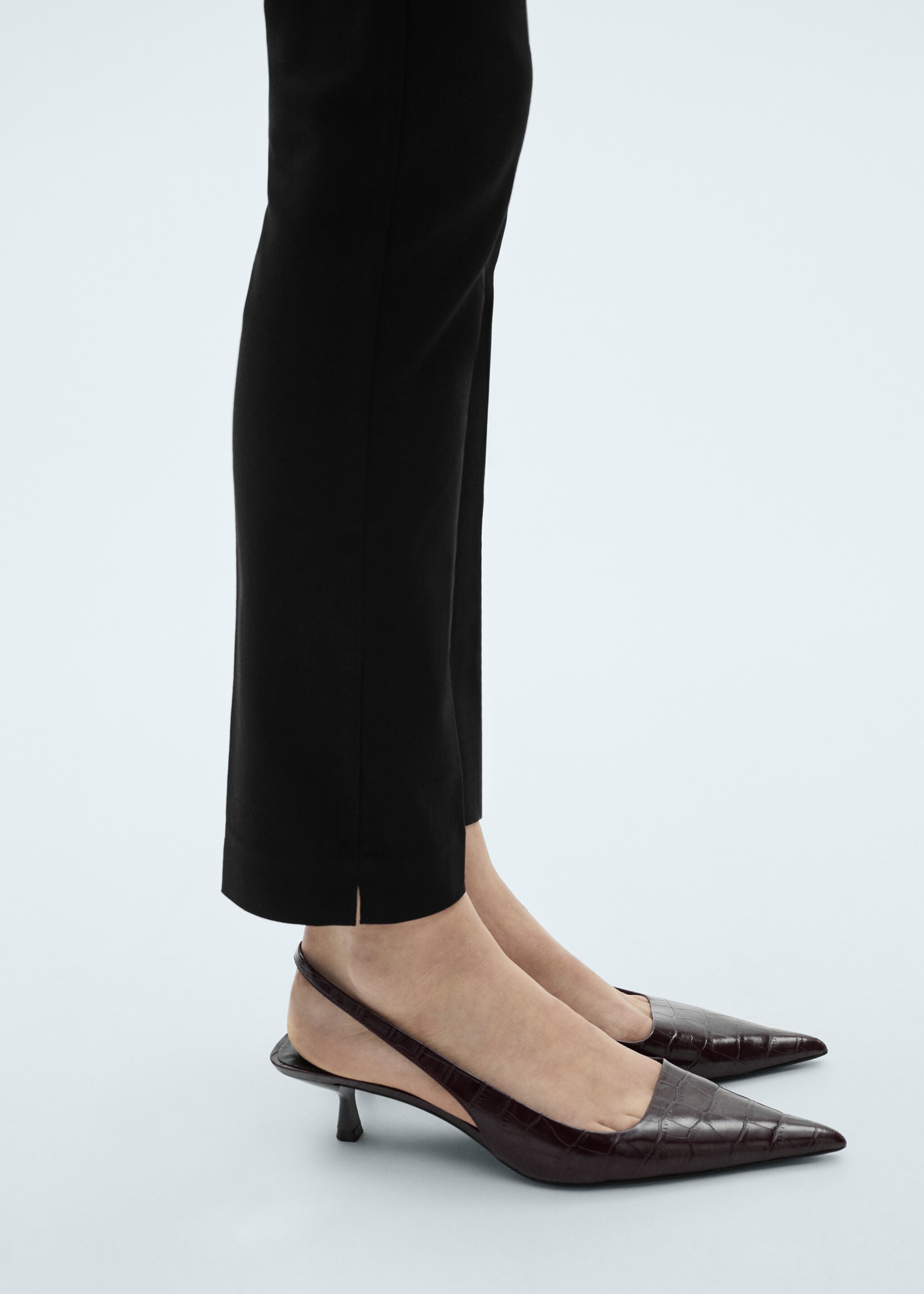 Crop skinny trousers - Details of the article 6, Black. Ref: 83700555-00.