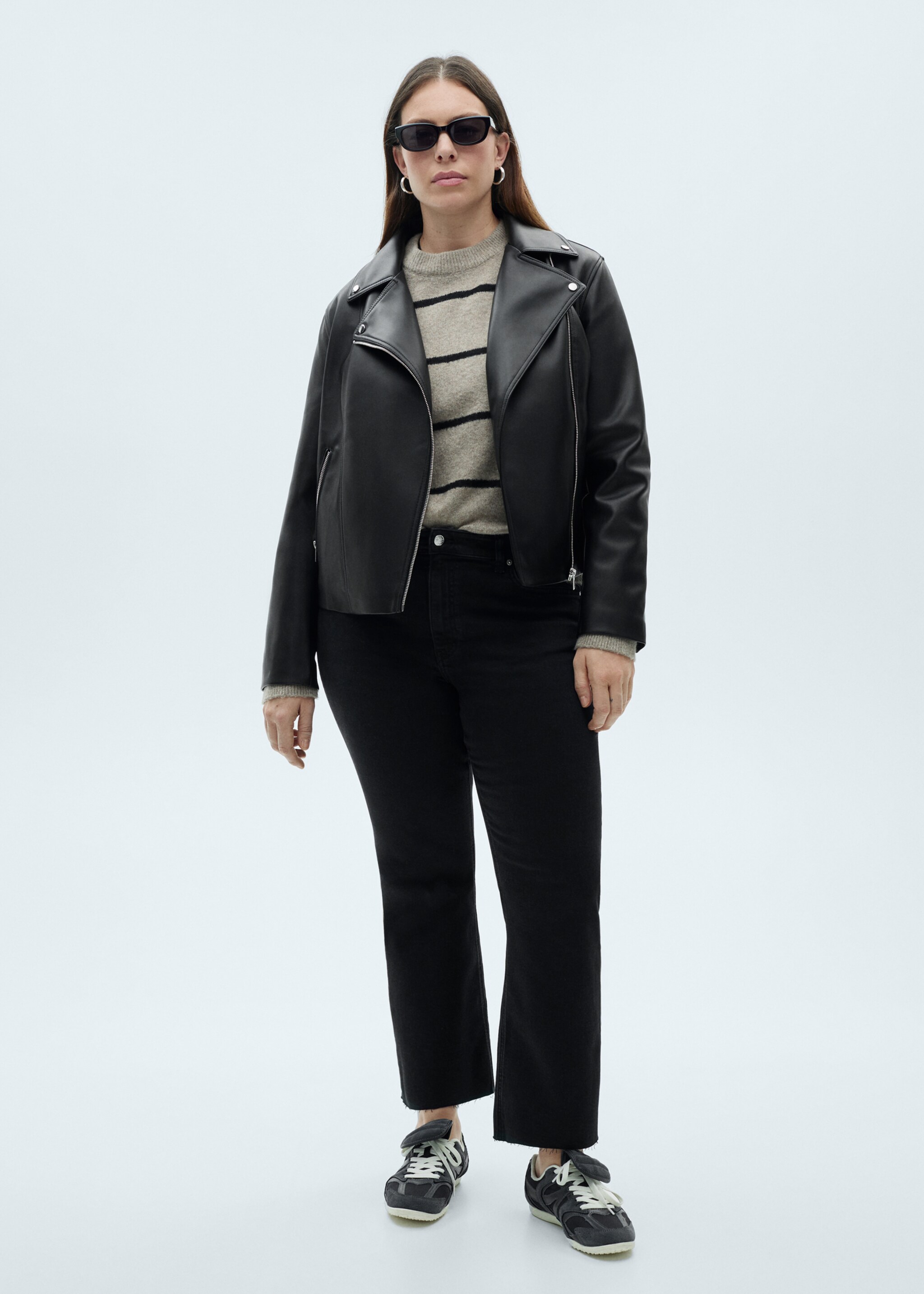 Jean Sienna flare crop - Détail de l'article 3, Black denim. Ref: 87000223-00.