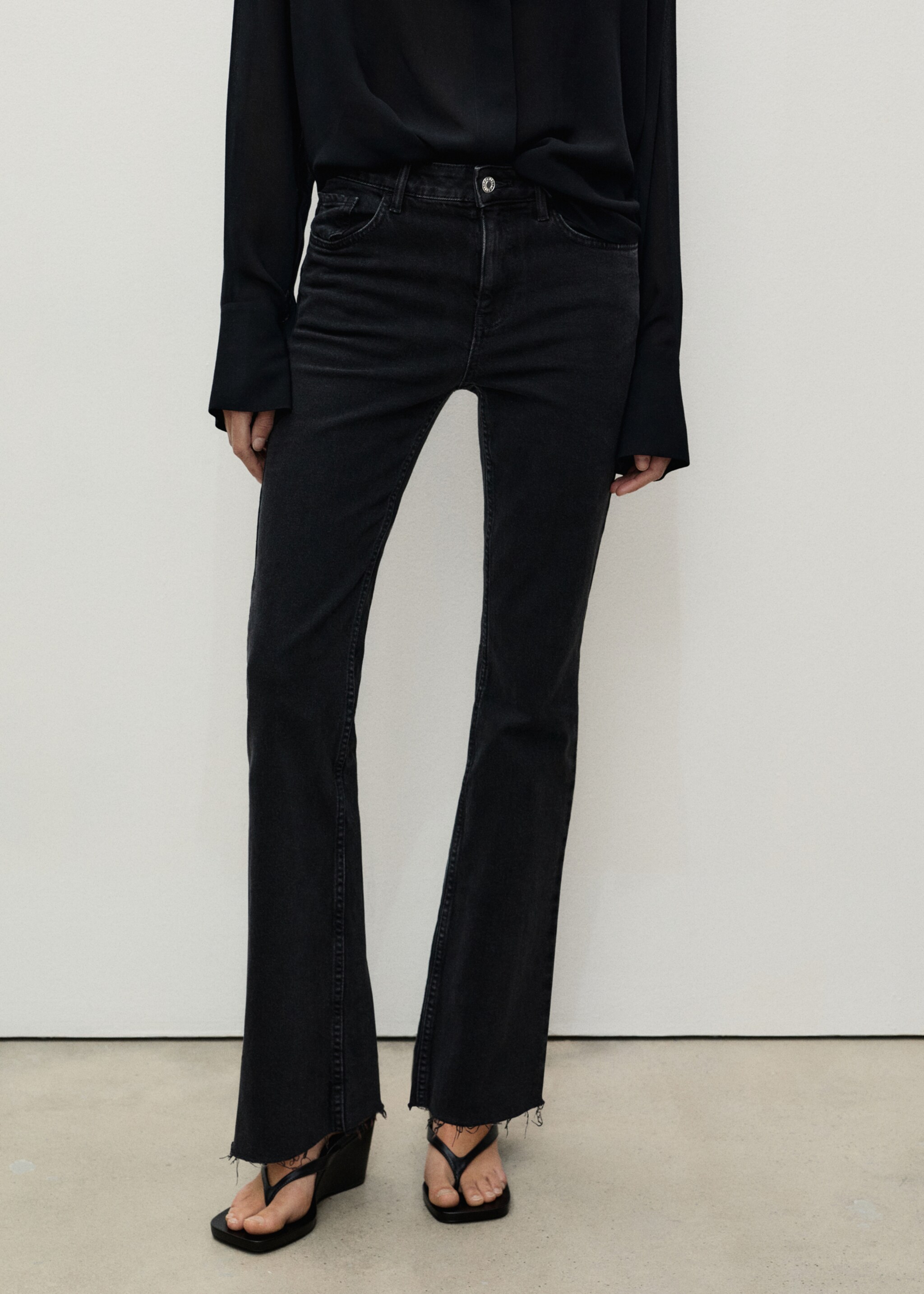 Jean Fiona flare taille normale - Plan moyen, Black denim. Ref: 87000270-00.