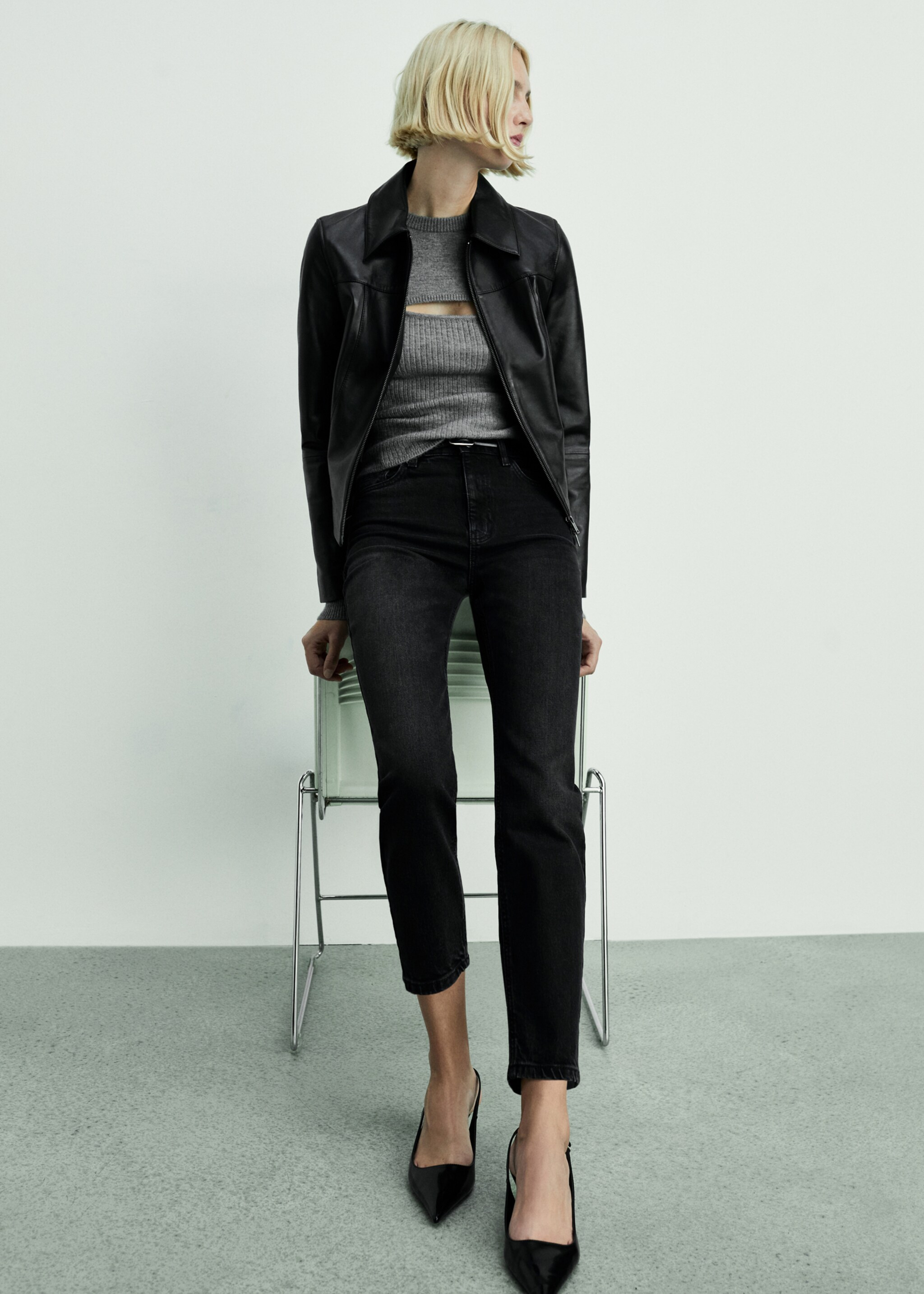 Newmom comfort high-rise jeans - Details of the article 2, Black denim. Ref: 87000290-00.