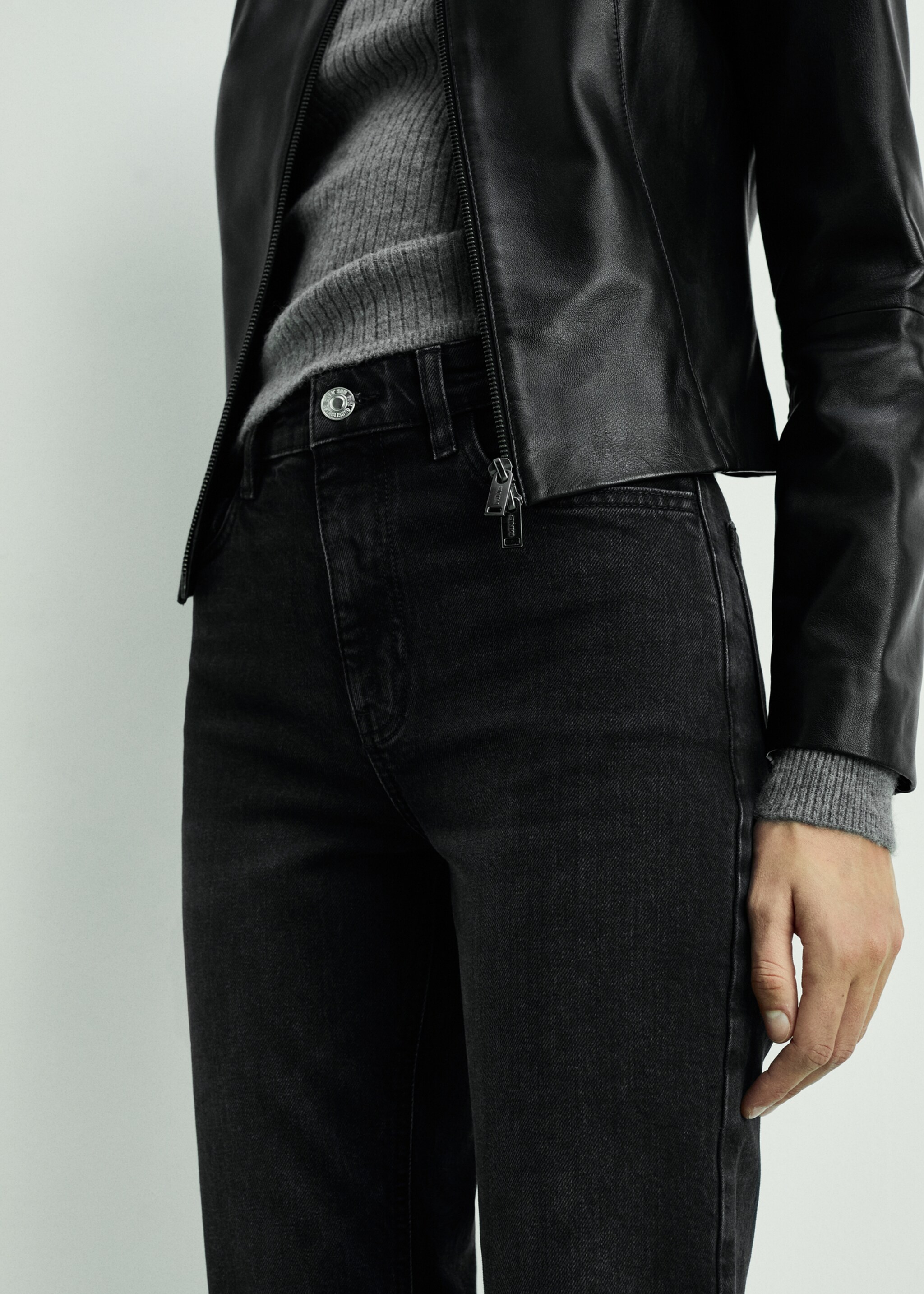 Newmom comfort high-rise jeans - Details of the article 6, Black denim. Ref: 87000290-00.
