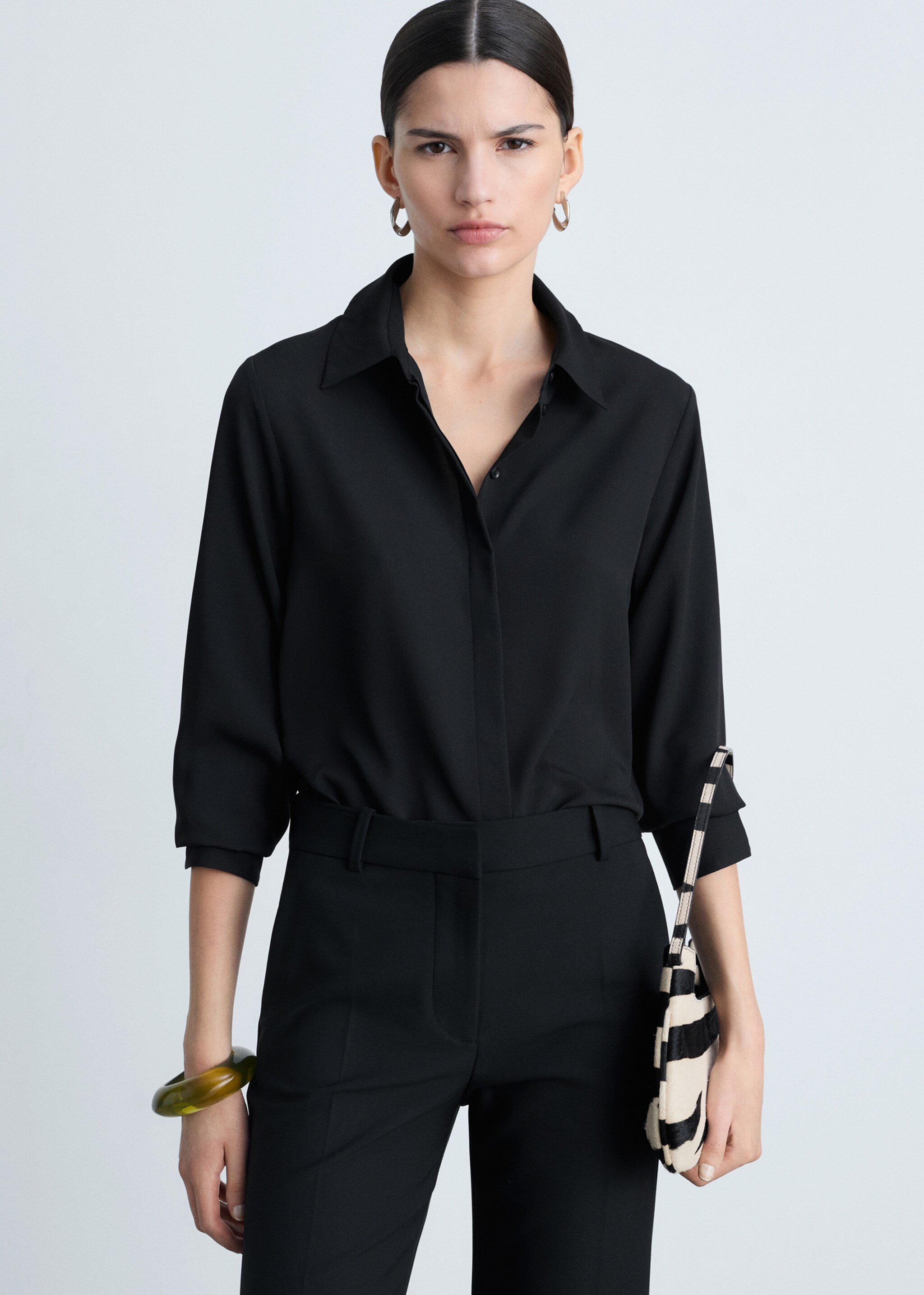 Chemise fluide manches longues - Plan moyen, Noir. Ref: 87000351-00.