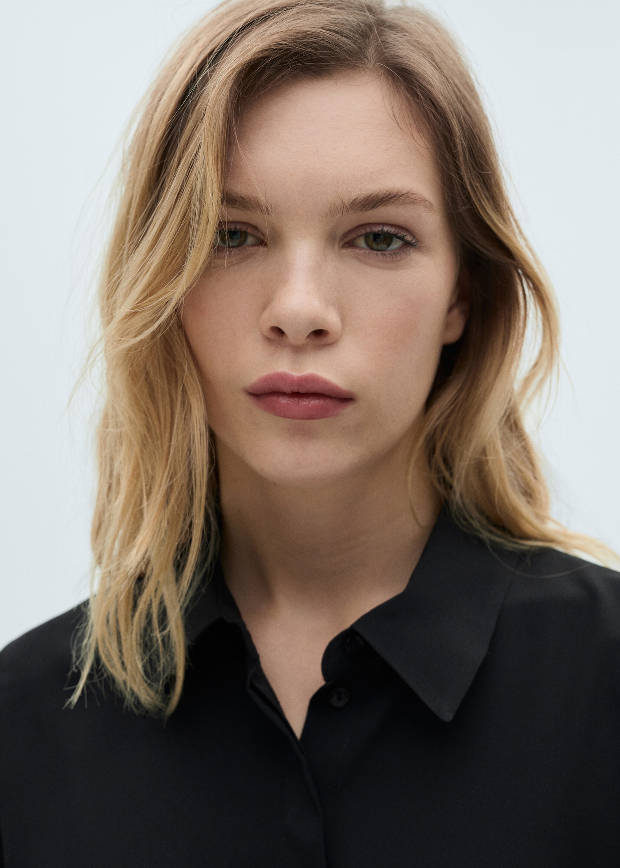 Chemise fluide manches longues - Détail de l'article 1, Noir. Ref: 87000351-00.