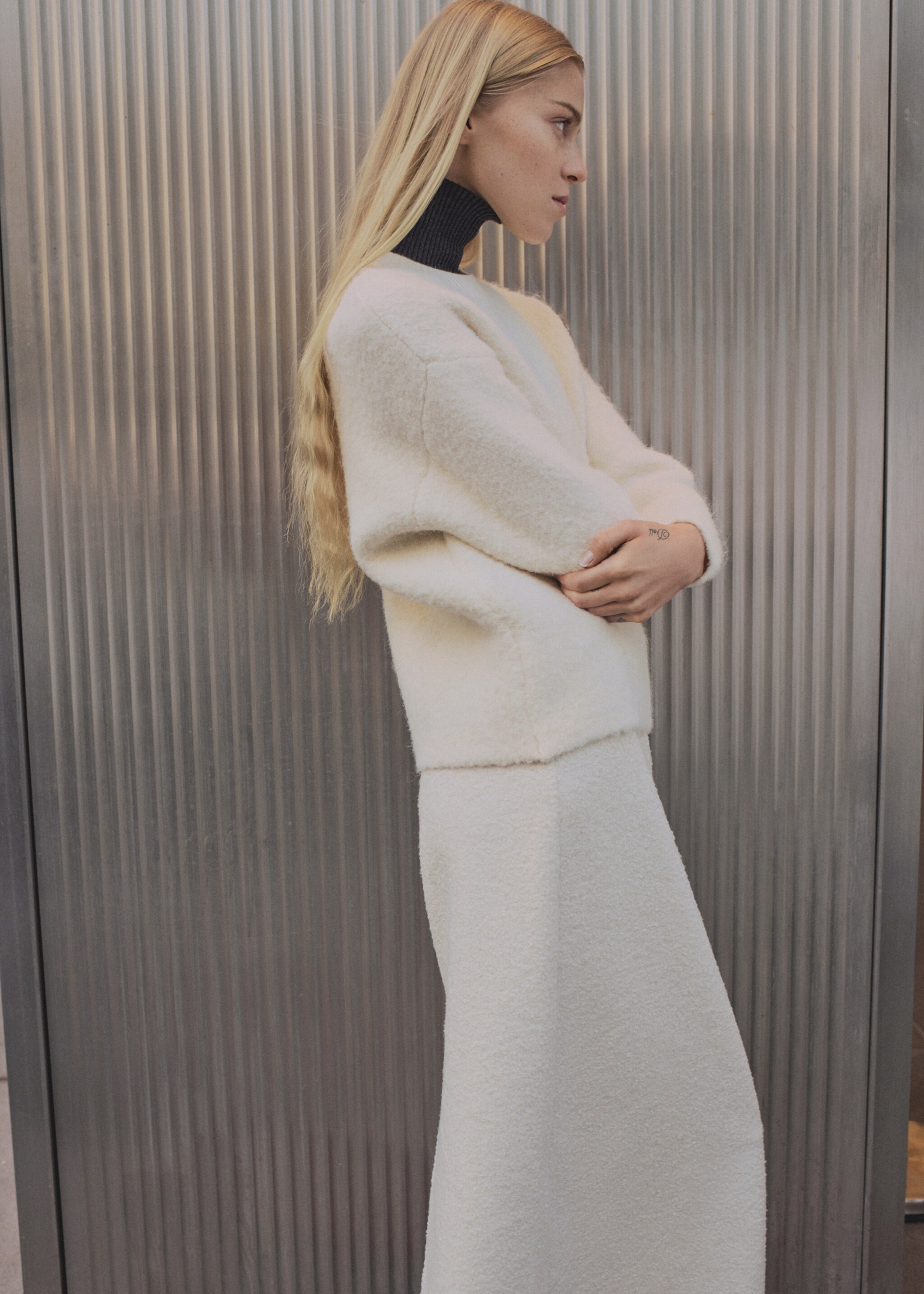 Round-neck sweater with soft finish - Medium plane, Ecru. Ref: 87000358-00.