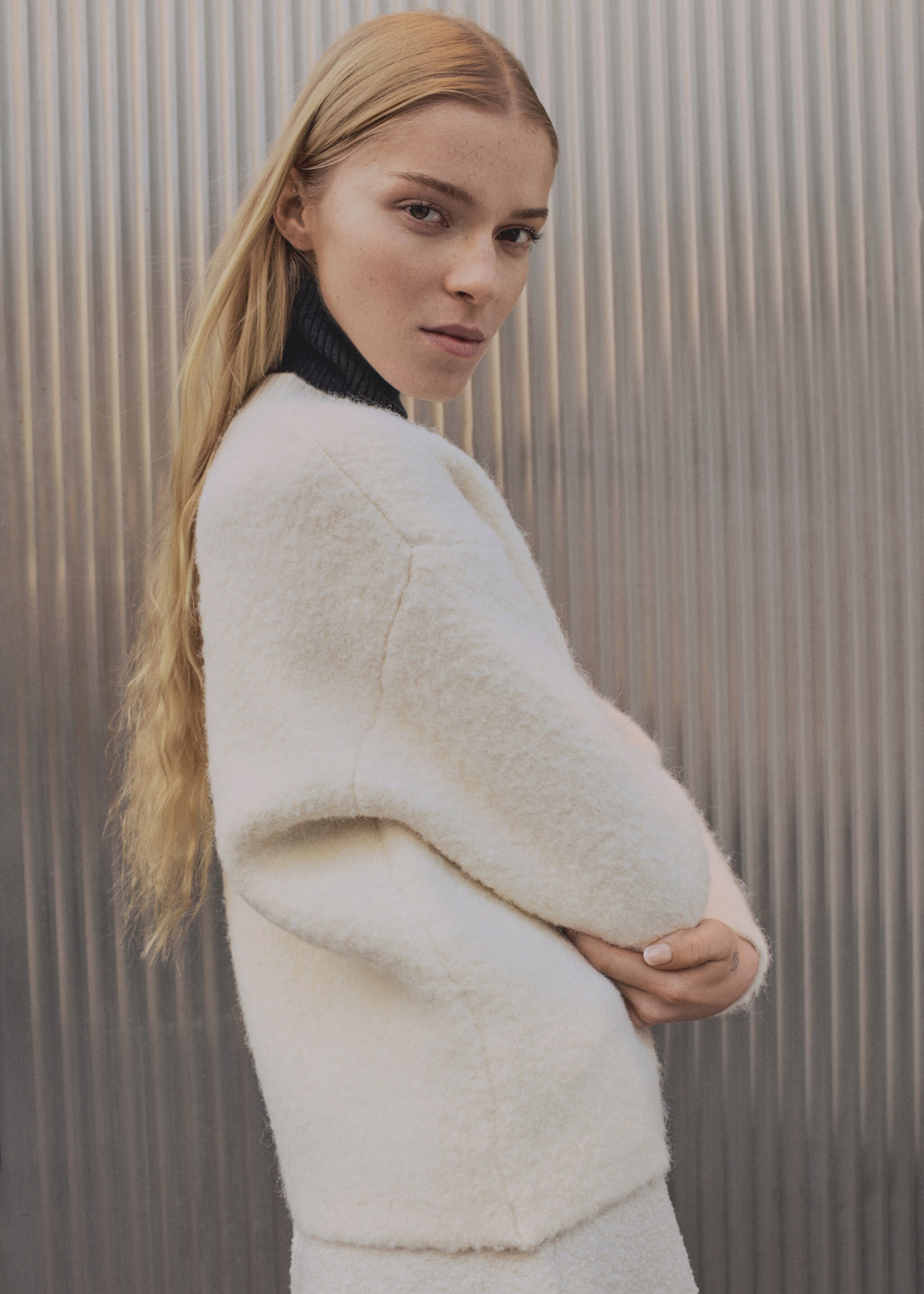Round-neck sweater with soft finish - Details of the article 1, Ecru. Ref: 87000358-00.