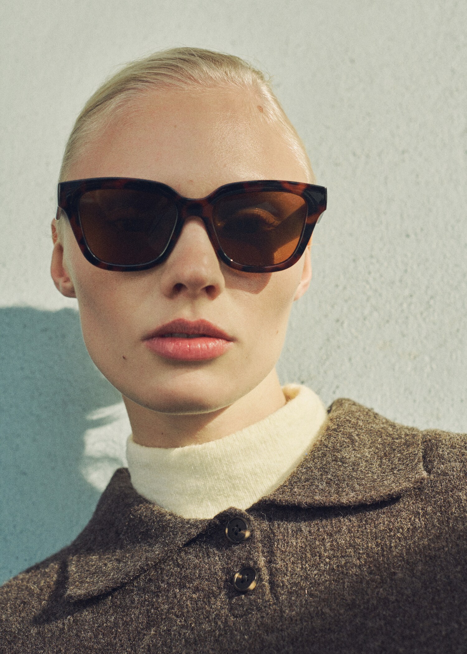 Short-sleeved polo-neck sweater - Details of the article 6