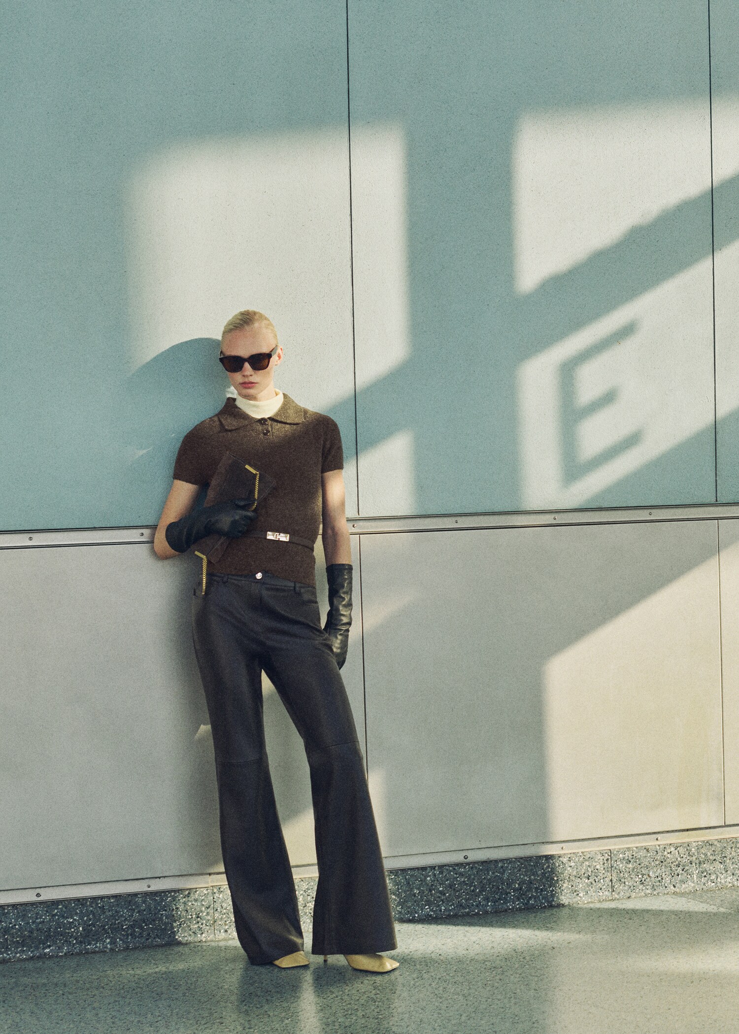 Short-sleeved polo-neck sweater - Details of the article 7