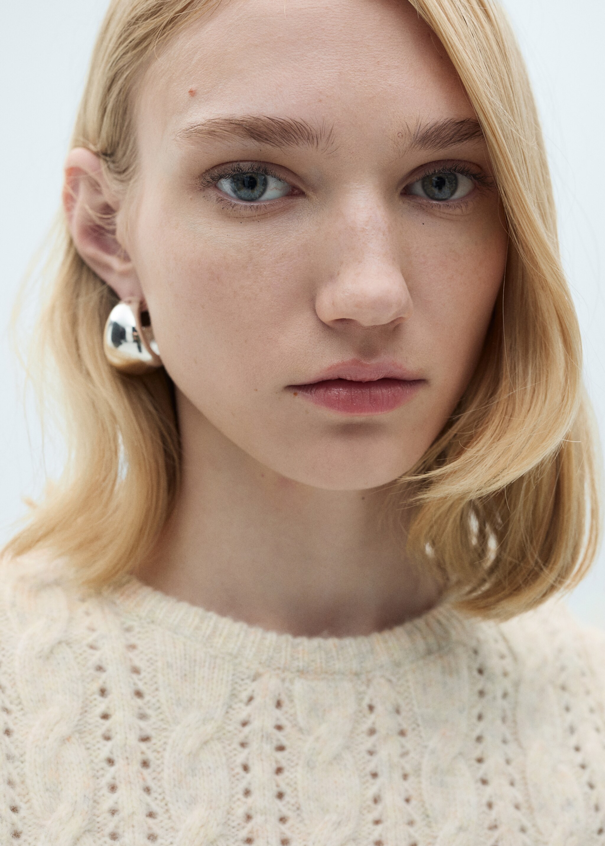 Braided sweater with lace accents - Details of the article 1, Ecru. Ref: 87000365-00.