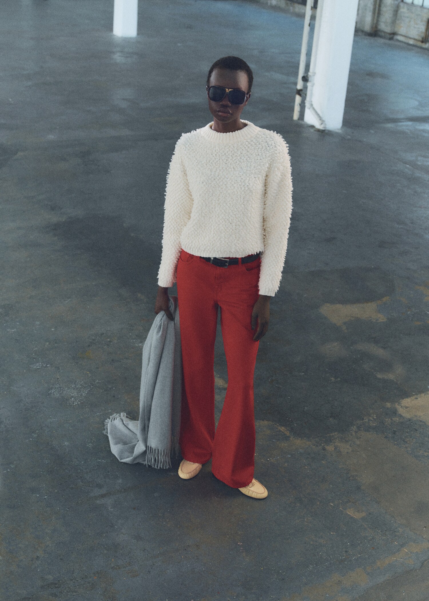 Round-neck bouclé sweater - Medium plane