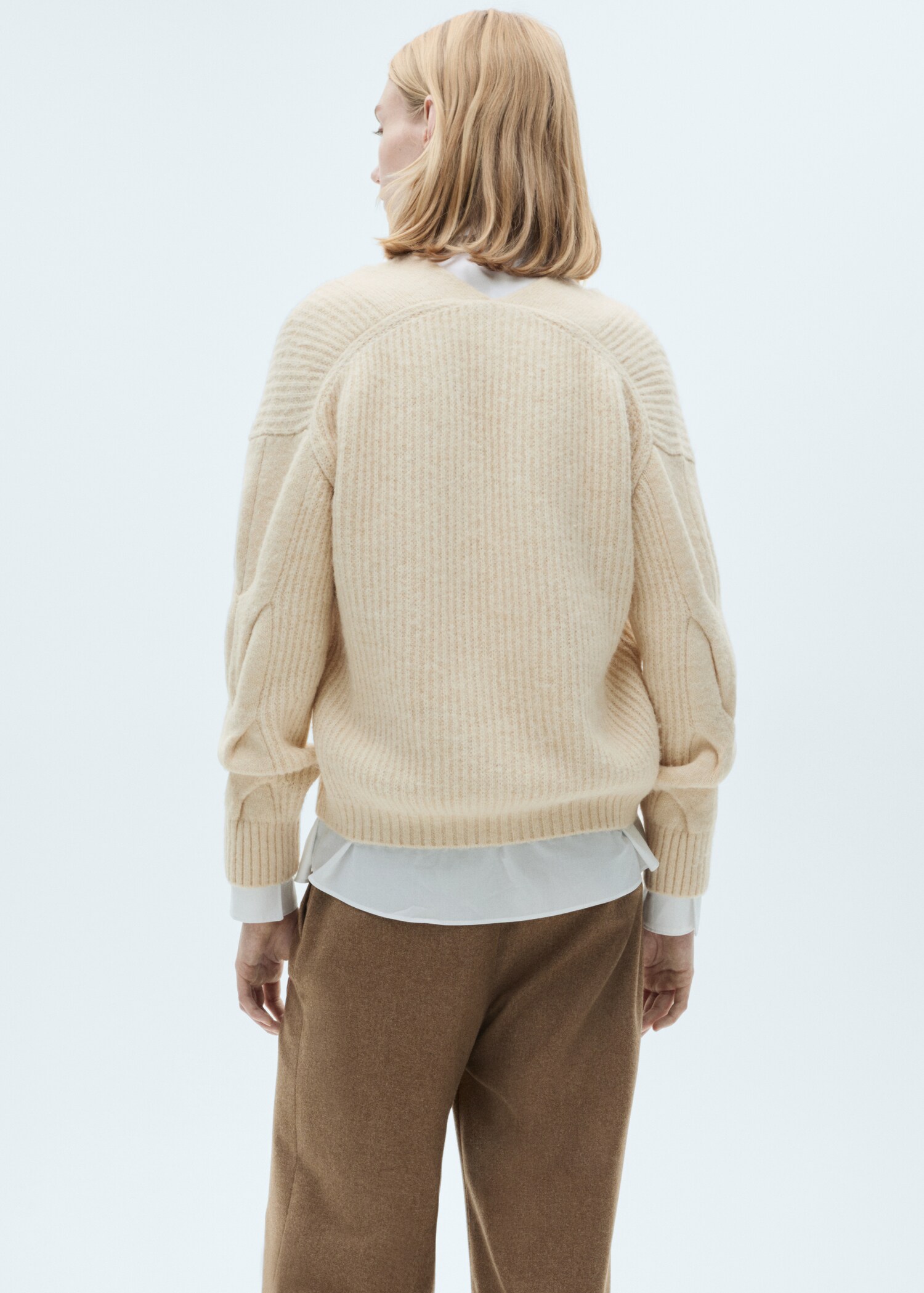 V-neck braided sweater - Reverse of the article