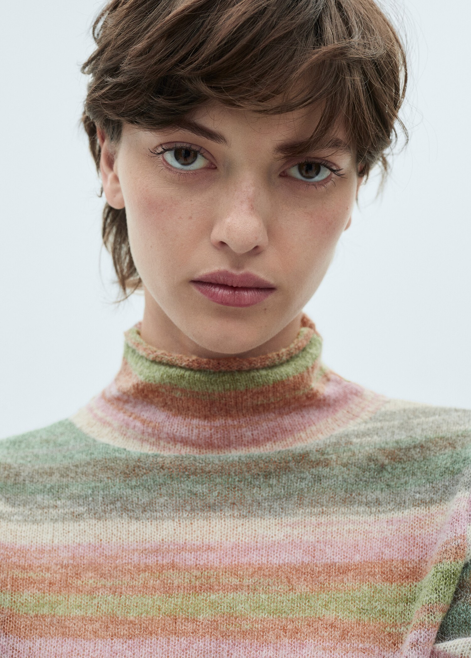 Stand-collar striped sweater - Details of the article 1