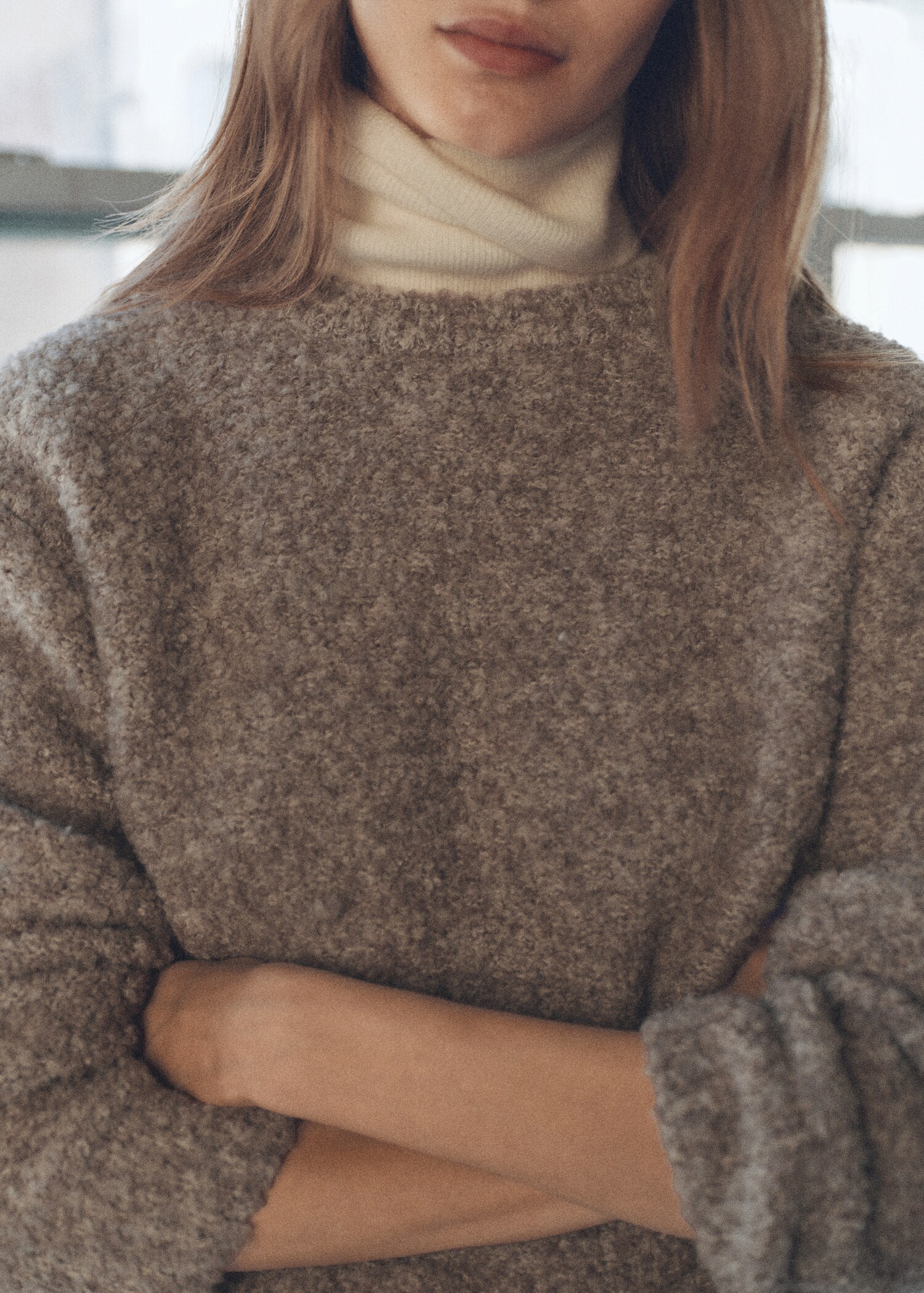 Round-neck bouclé sweater - Details of the article 6