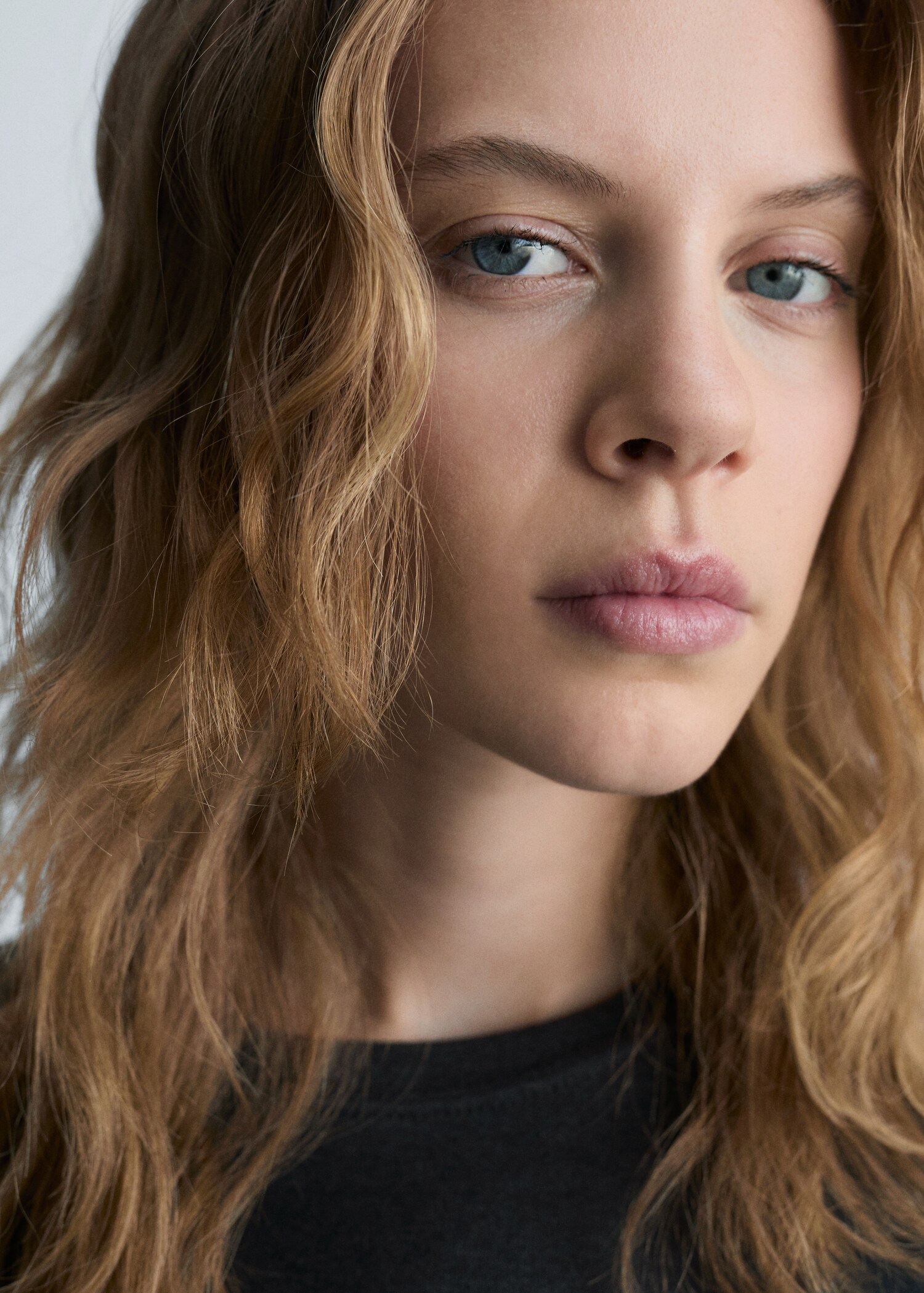 Thin round-neck t-shirt - Details of the article 1