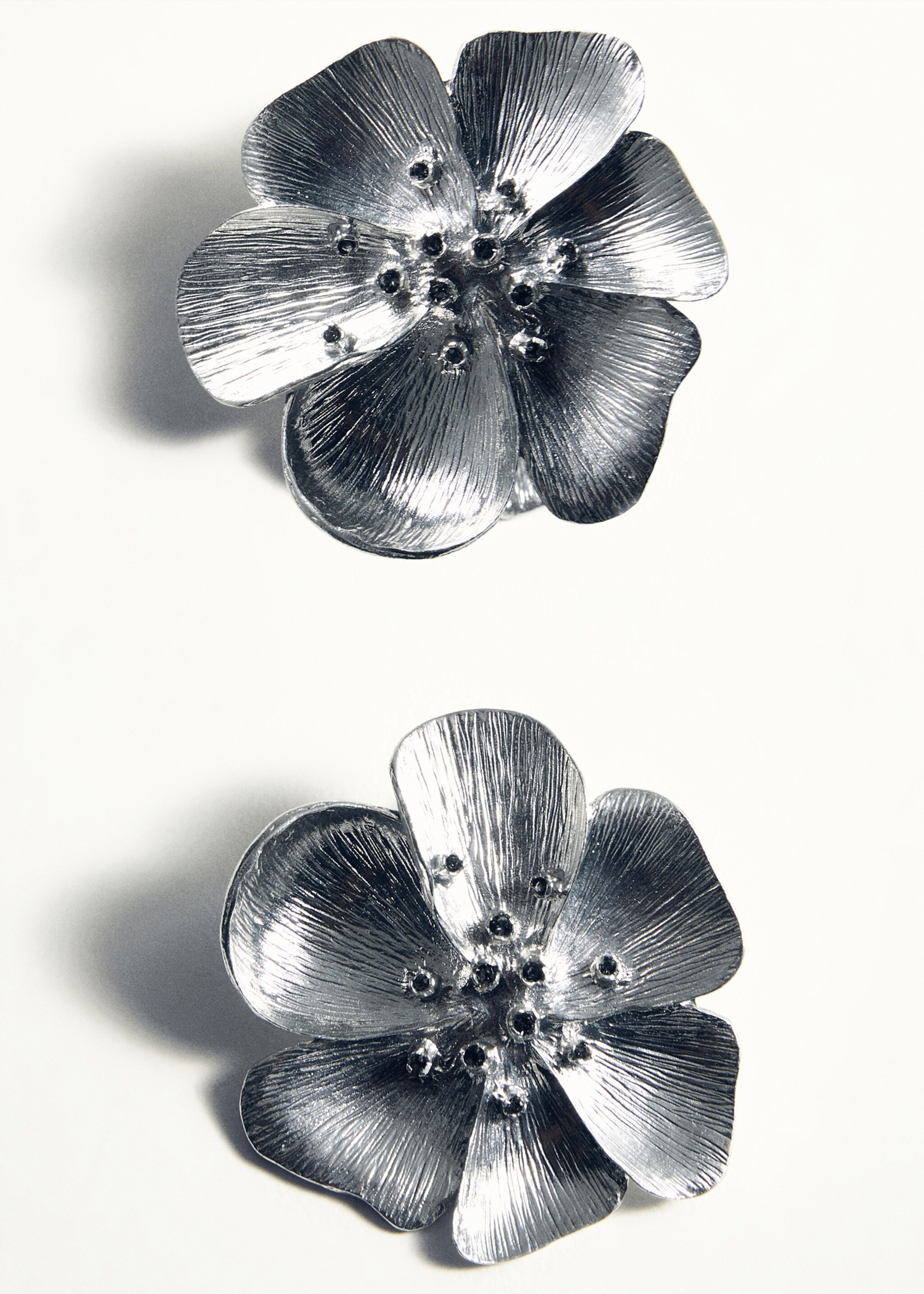 Crystals flower earrings - Details of the article 5, Silver. Ref: 87000465-00.