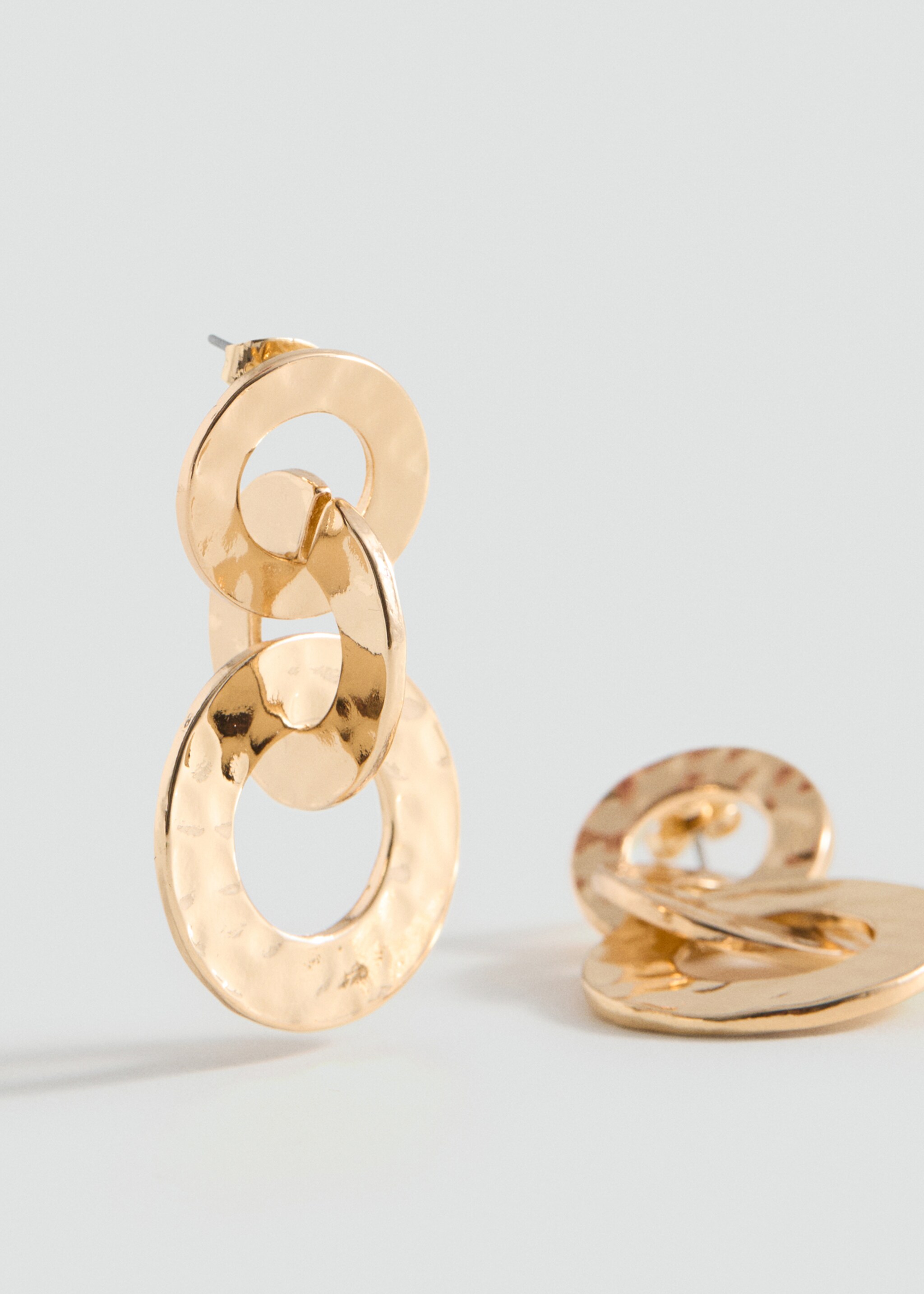 Intertwined hoop earrings - Details of the article 1, Gold. Ref: 87000469-00.