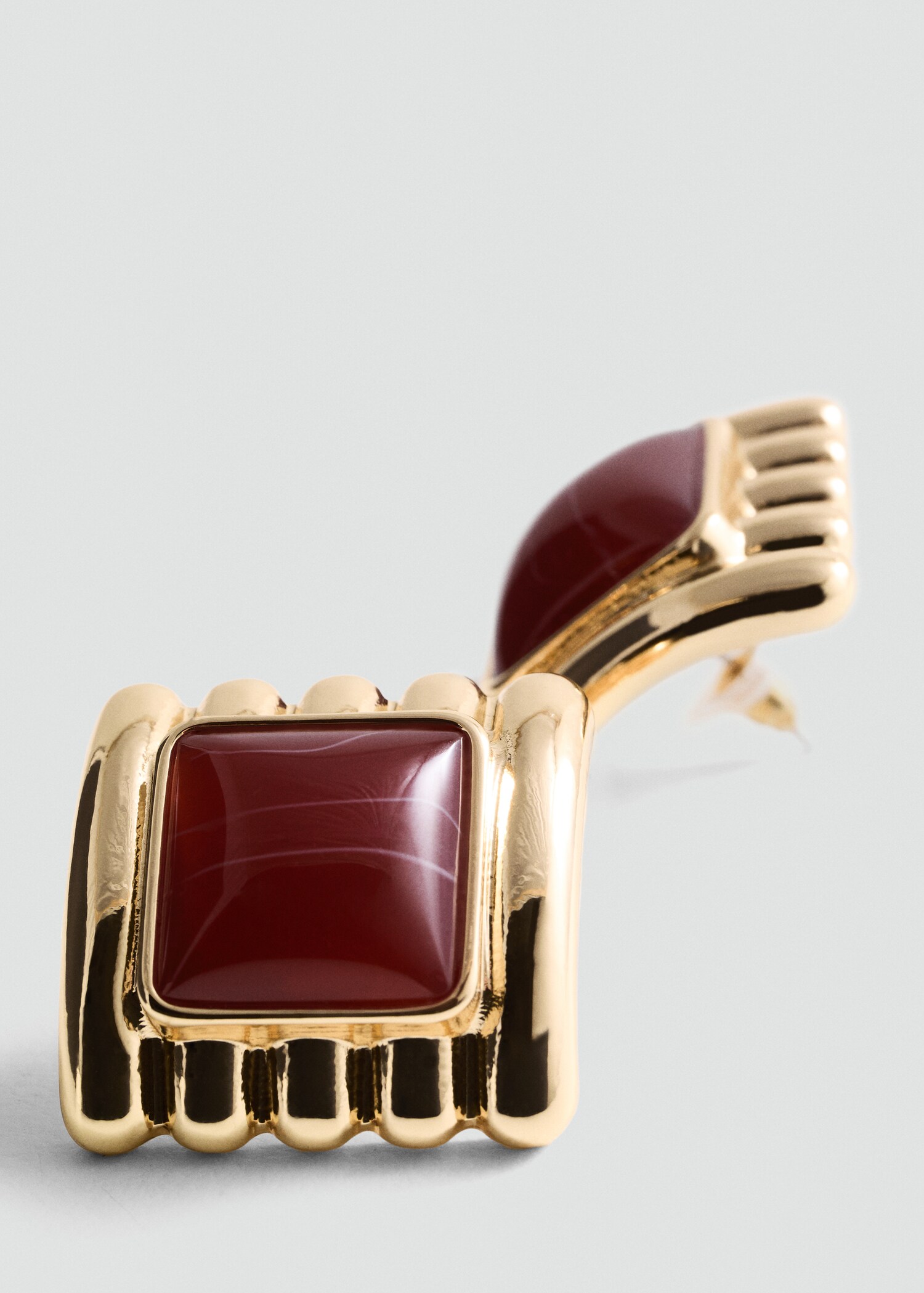 Kombinierte quadratische Ohrringe mit Relief - Mittlere Ansicht