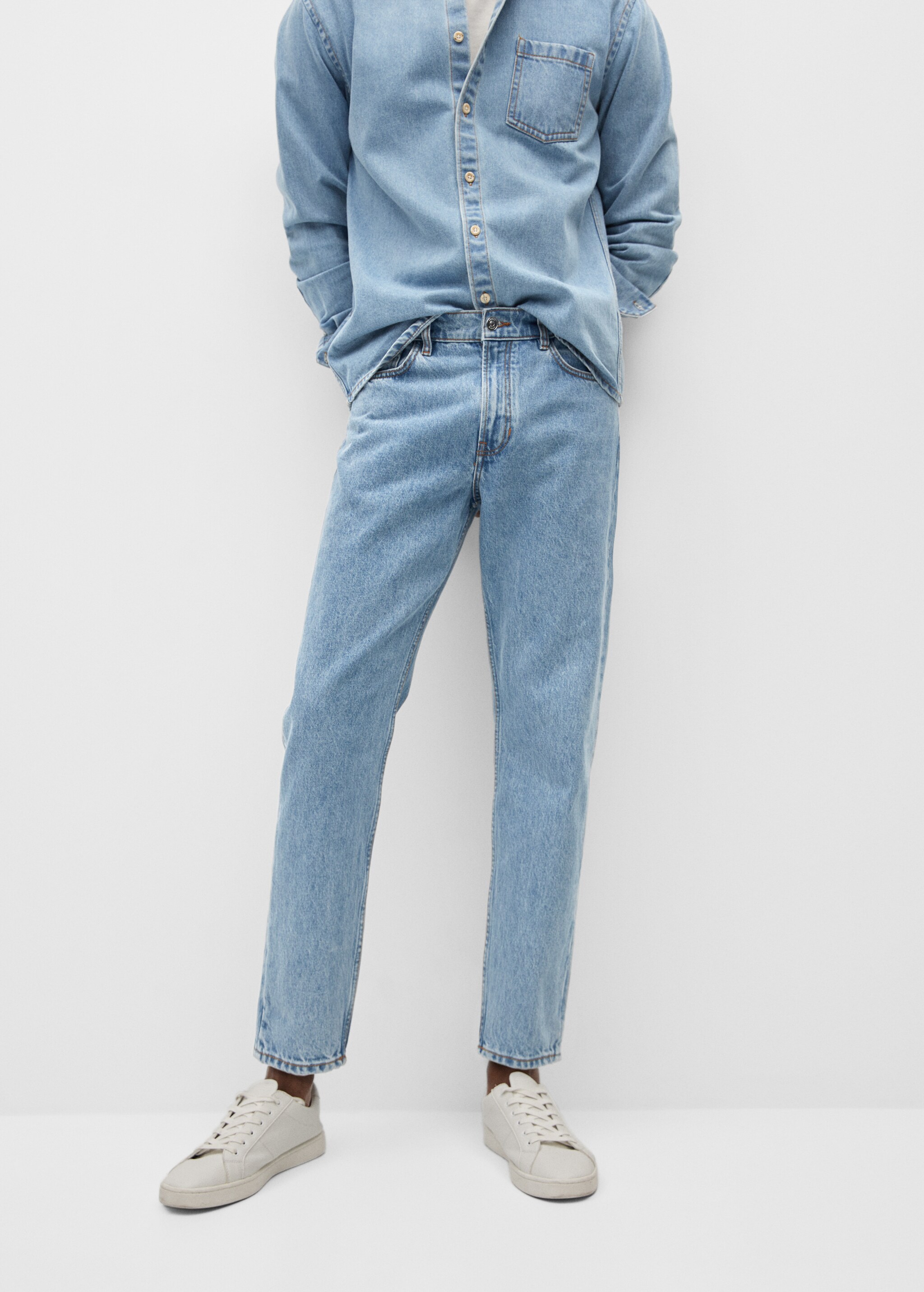 Jeans Ben tapered fit lavado claro - Plano medio