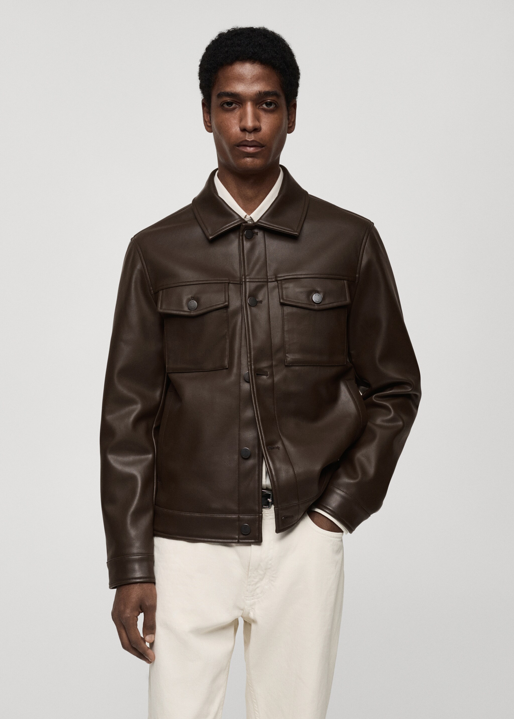 Kurzjacke mit Ledereffekt und Taschen - Mittlere Ansicht, Braun. Ref: 87000589-00.