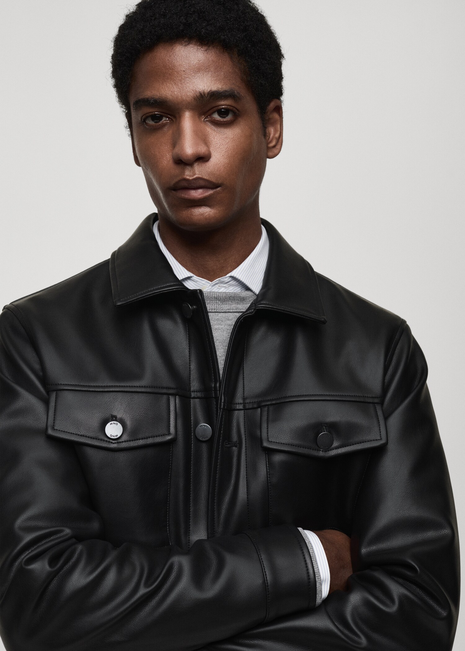 Kurzjacke mit Ledereffekt und Taschen - Detail des Artikels 1