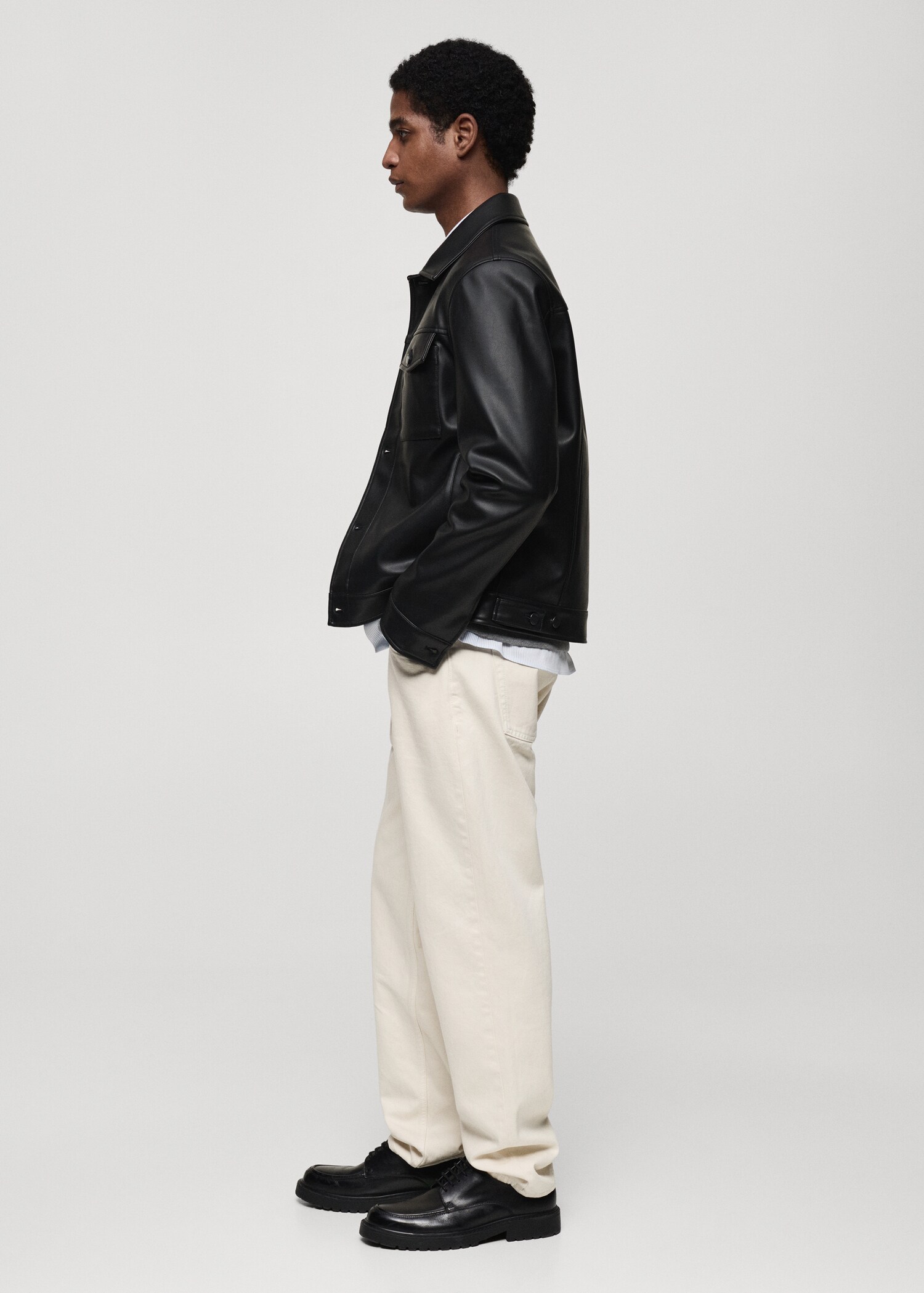 Kurzjacke mit Ledereffekt und Taschen - Detail des Artikels 2