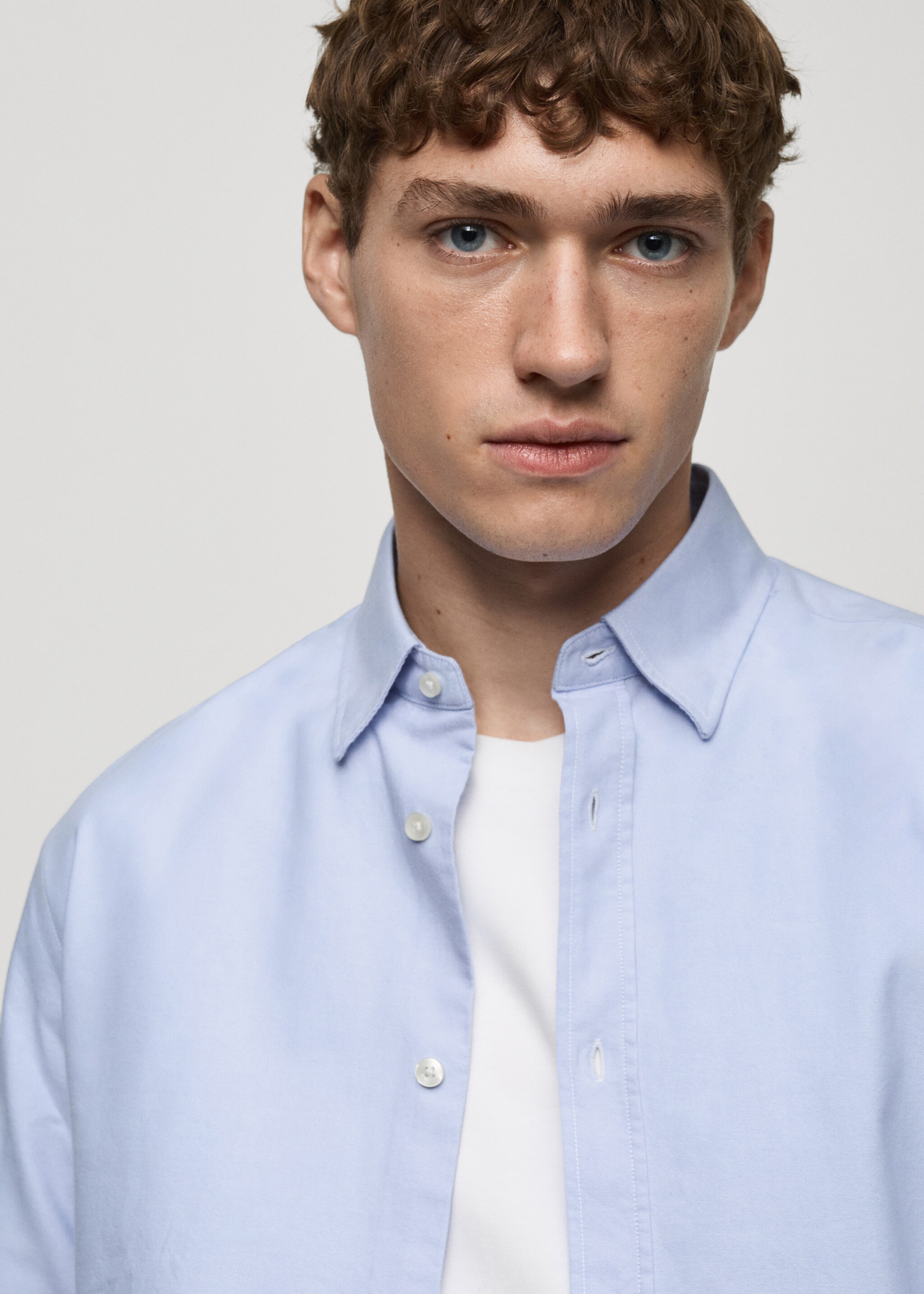 Chemise oxford 100 % coton - Détail de l'article 1, Bleu ciel. Ref: 87000605-00.