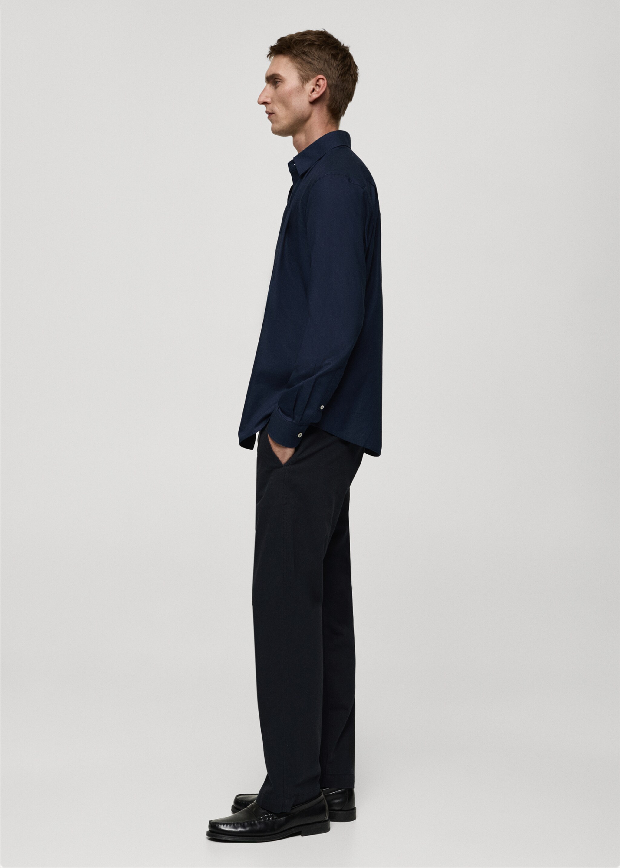 Chemise oxford 100 % coton - Détail de l'article 2, Bleu marine foncé. Ref: 87000605-00.