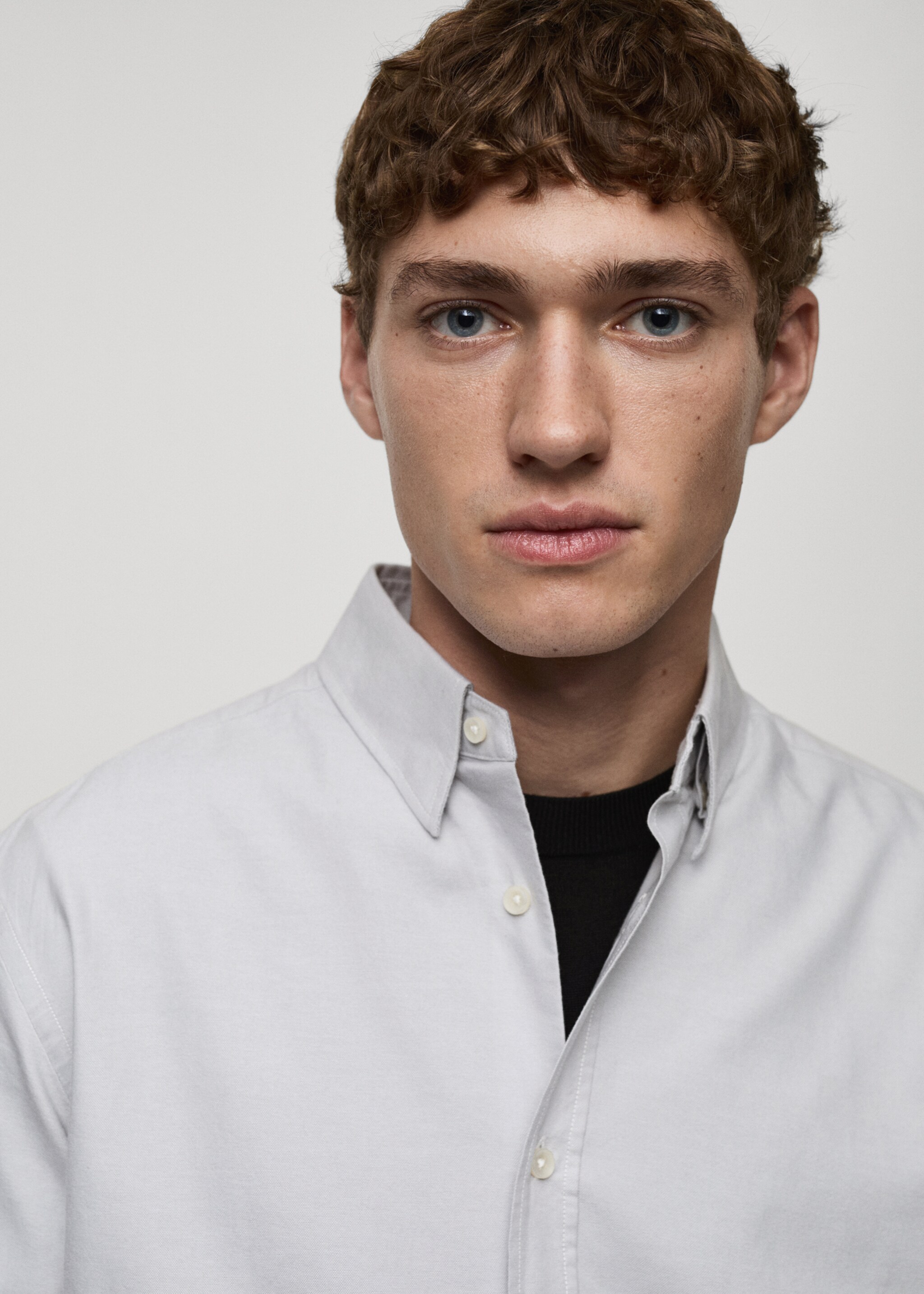 Chemise oxford 100 % coton - Détail de l'article 1, Gris. Ref: 87000605-00.