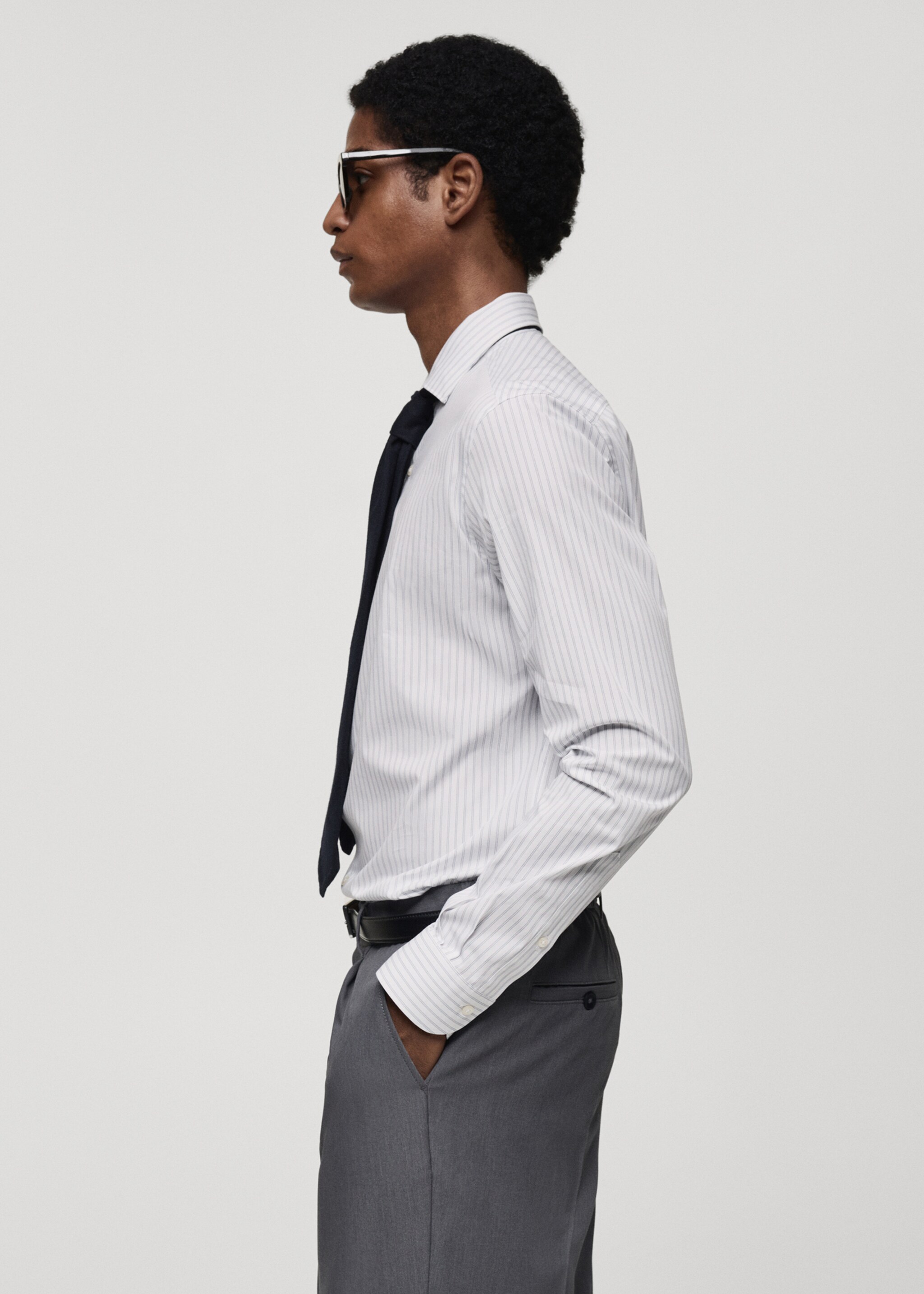 Bavlněná košile slim fit s proužky - Detail zboží 2, Bílá. Ref: 87000607-00.