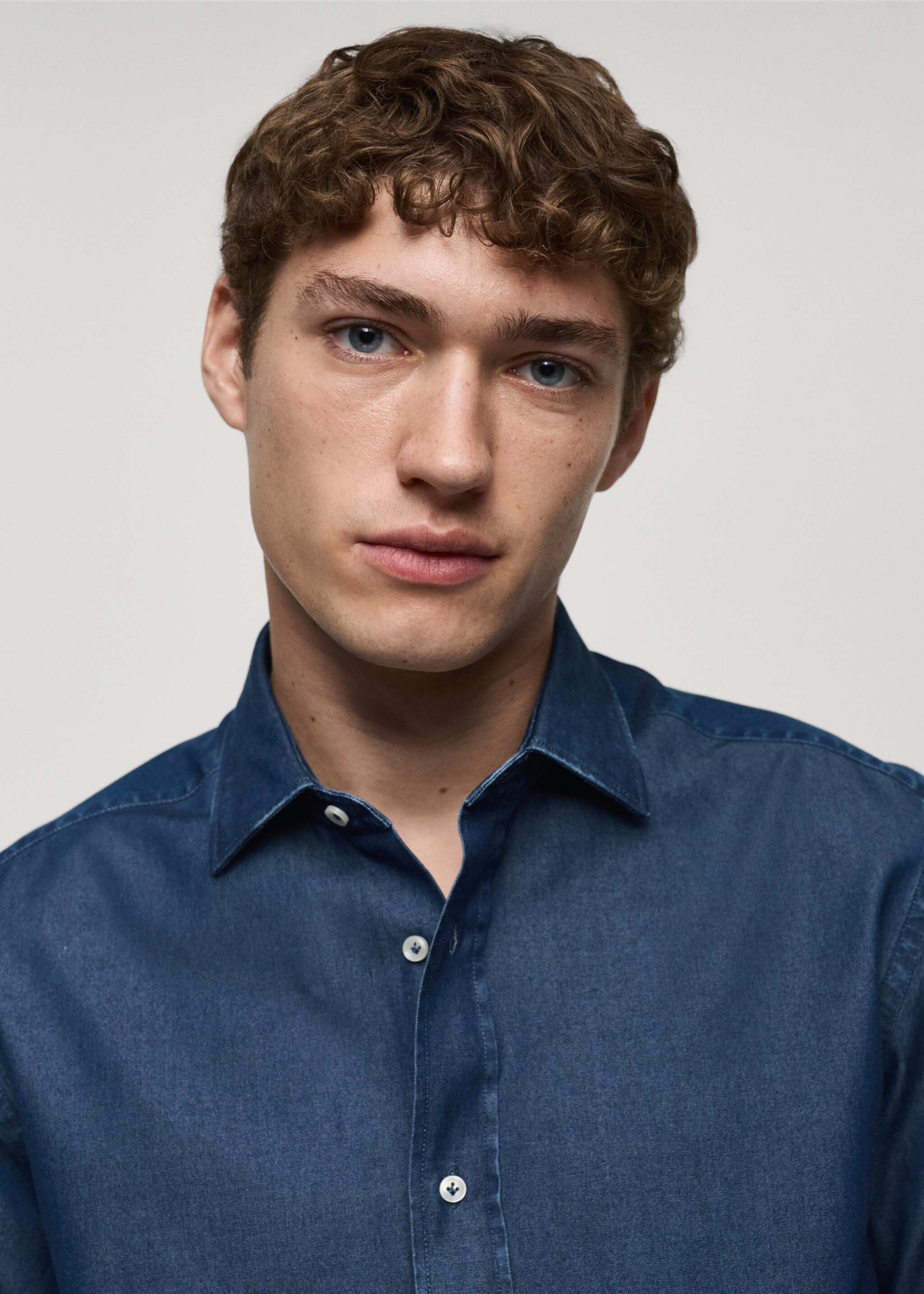 Košile slim fit bavlna chambray - Detail zboží 1, Tmavě modrá. Ref: 87000608-00.