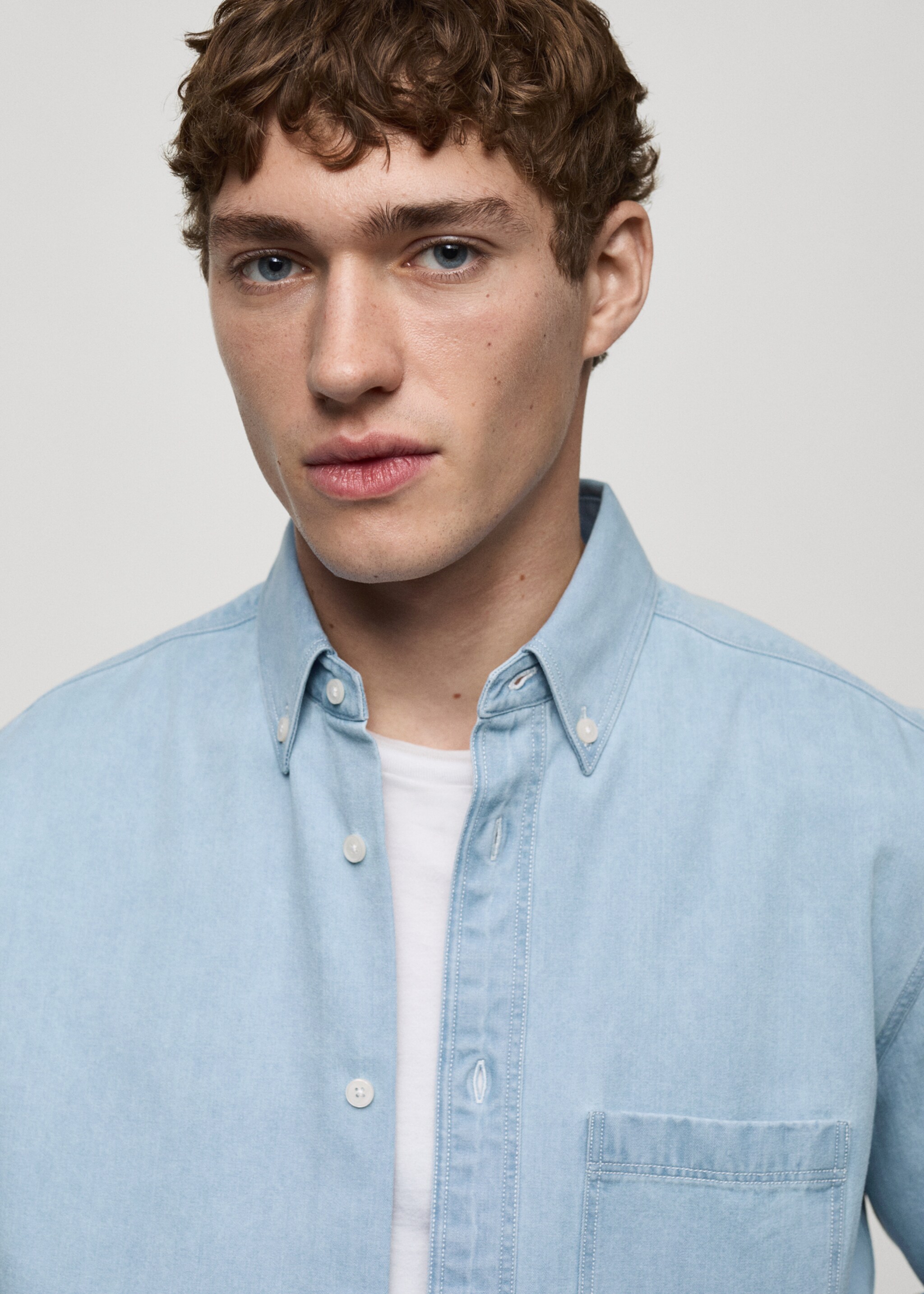 100% cotton denim shirt - Details of the article 1, Light Blue. Ref: 87000609-00.