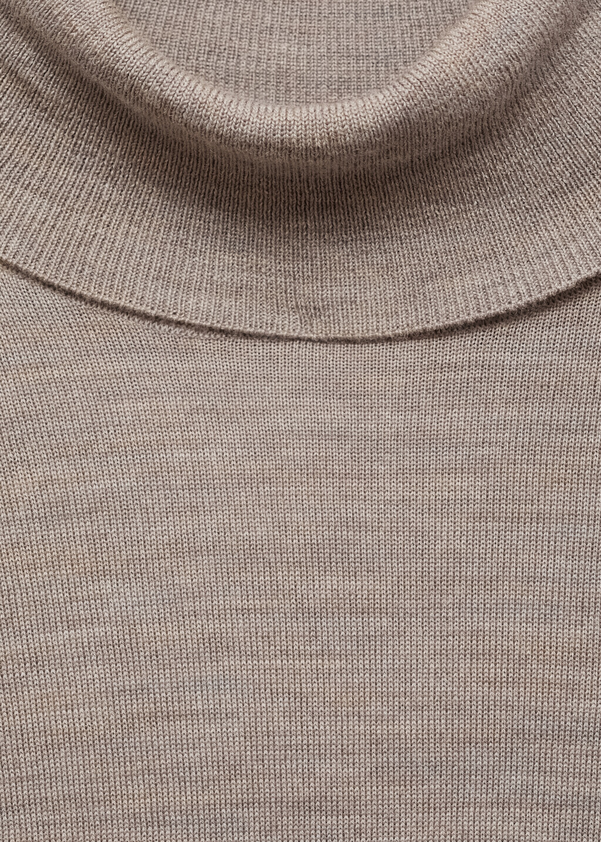 100% merino wool turtleneck sweater - Details of the article 8, Medium Brown. Ref: 87000619-00.