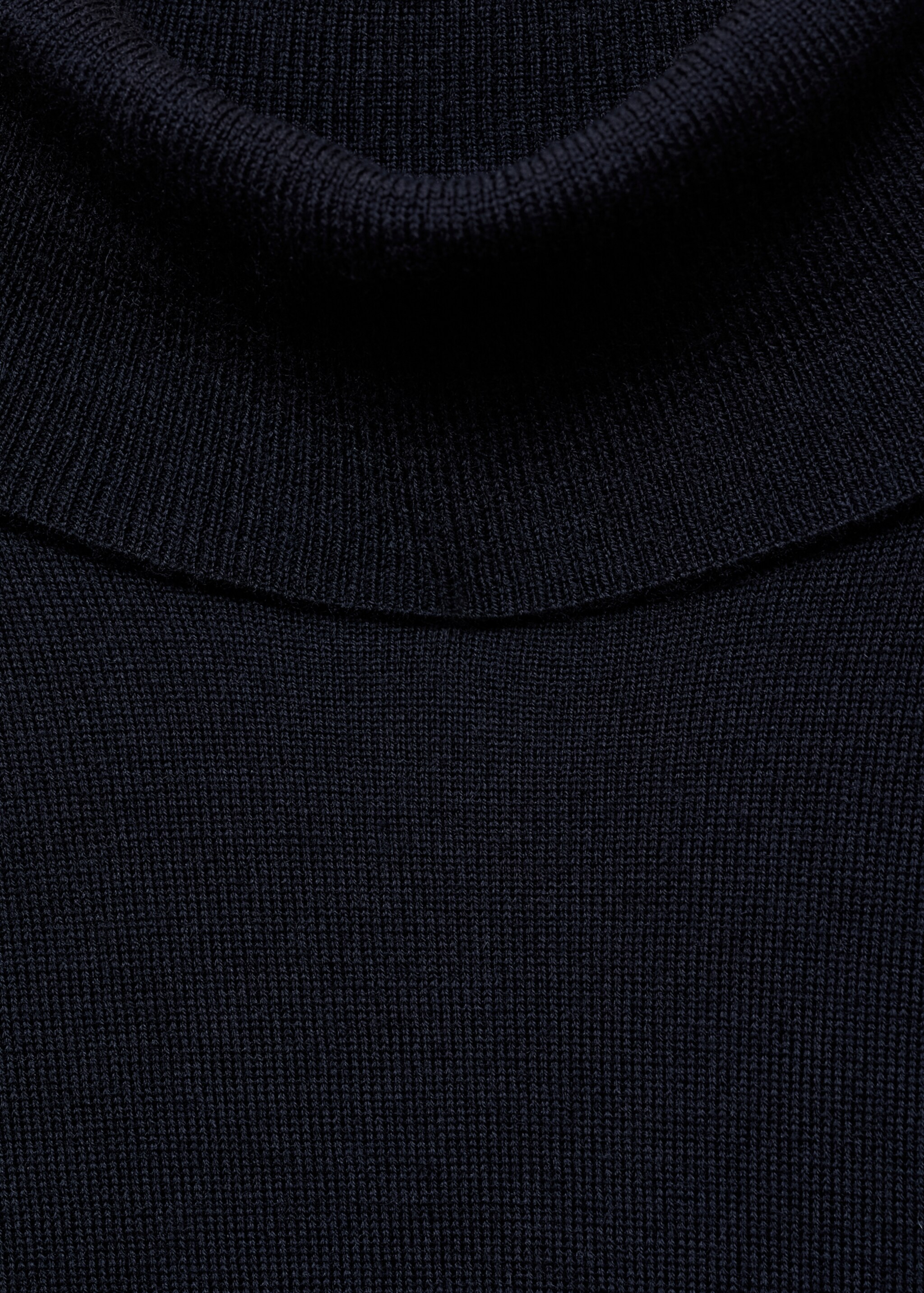 Jersey 100% lana merino cuello alto - Detalle del artículo 8, Azul marino oscuro. Ref: 87000619-00.