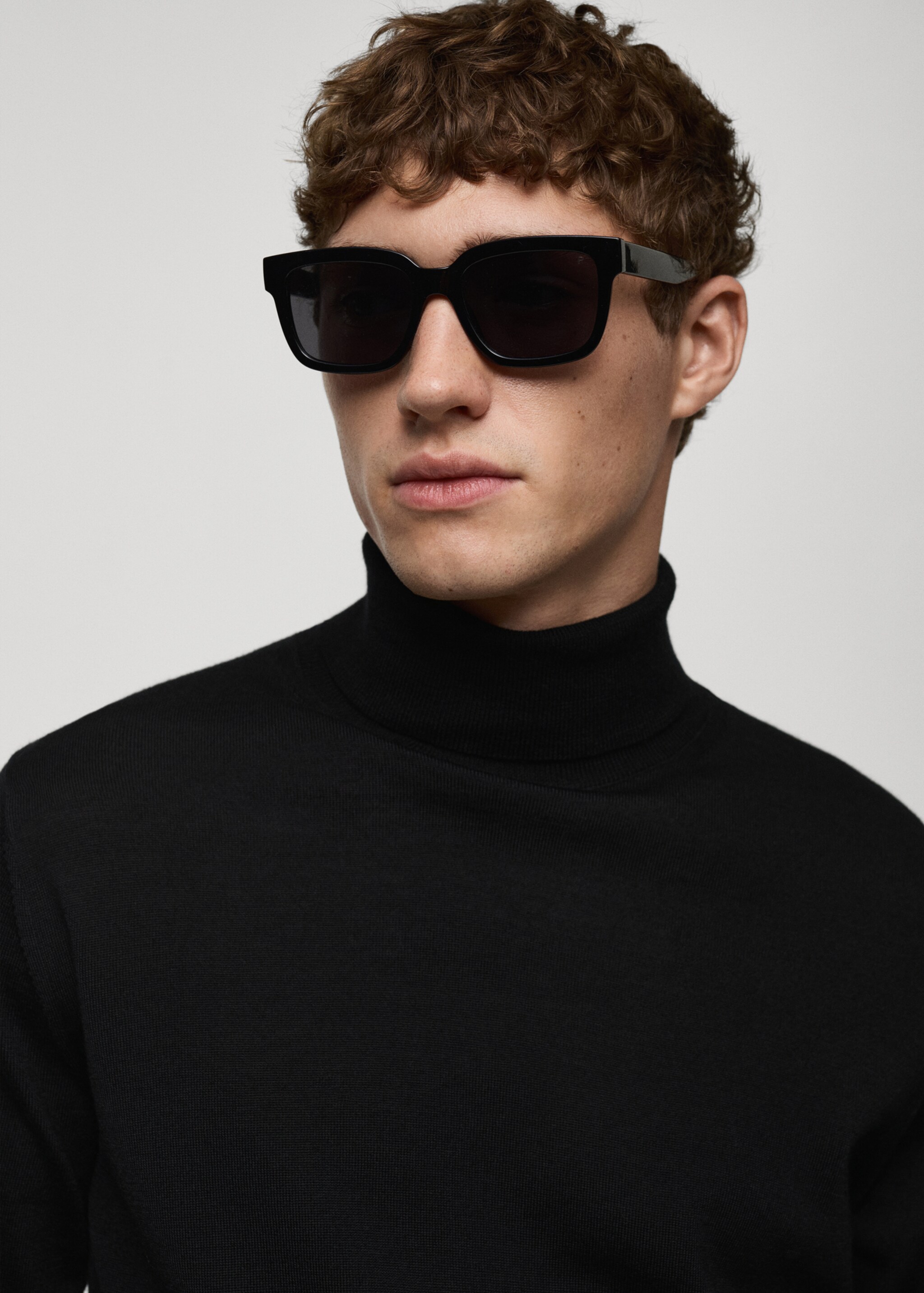 100% merino wool turtleneck sweater - Details of the article 1, Black. Ref: 87000619-00.