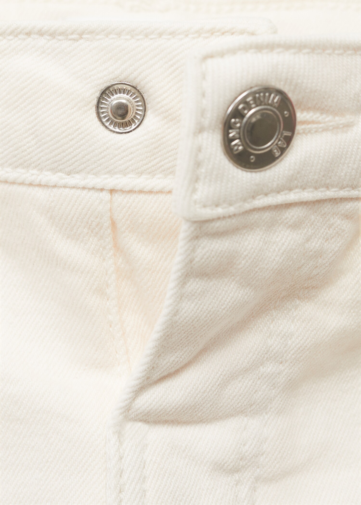 Seamless jeans with frayed hem - Details of the article 8