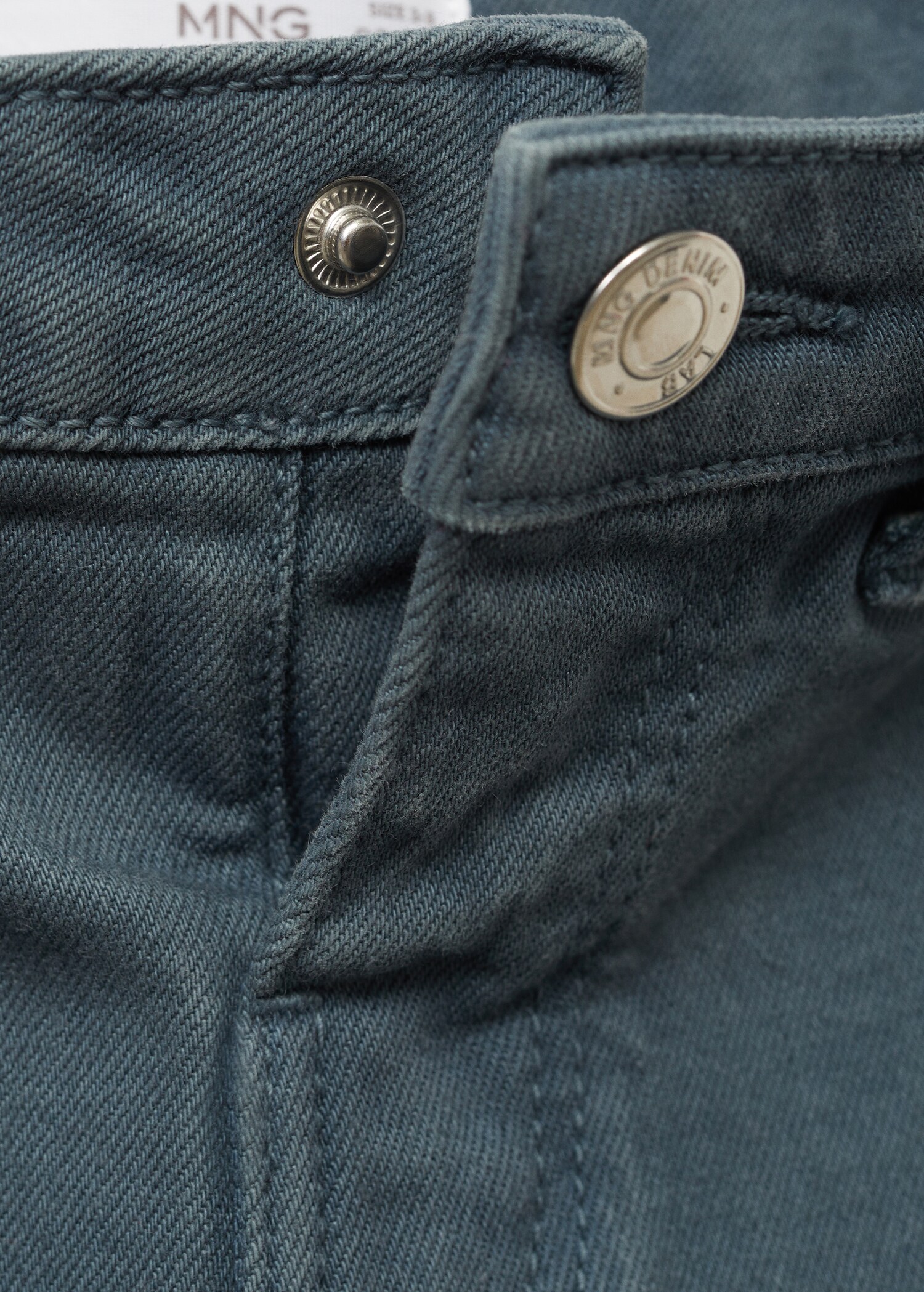 Seamless jeans with frayed hem - Details of the article 8