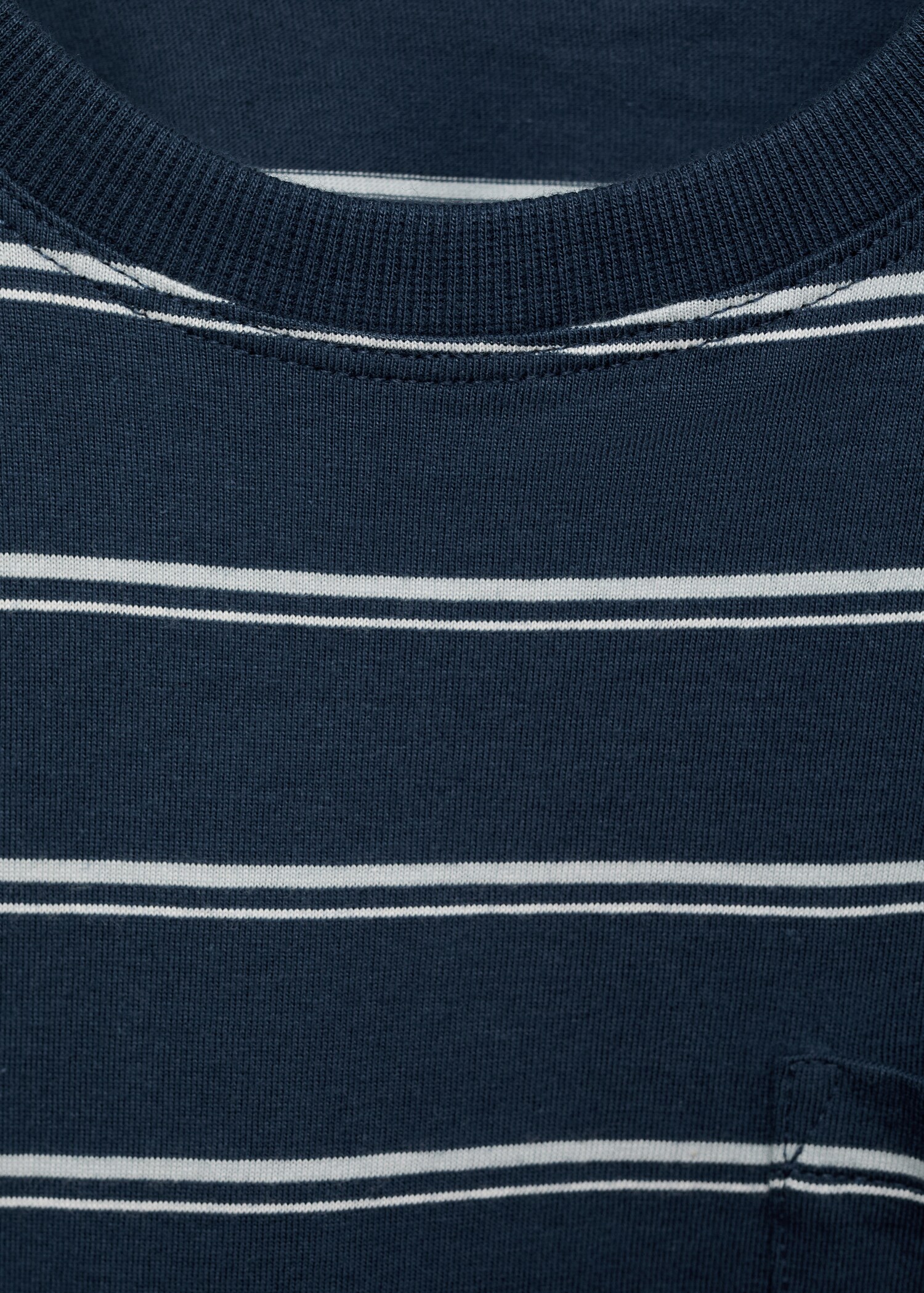 Samarreta ratlles butxaca al pit - Detall de l'article 8