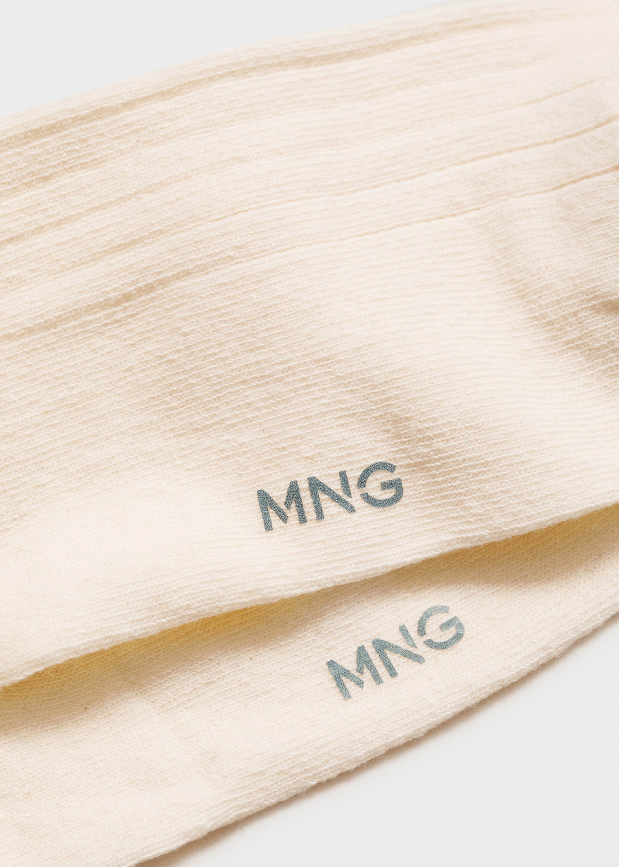 Baumwollsocken mit Rippmuster - Detail des Artikels 8, Ecru. Ref: 87000670-00.