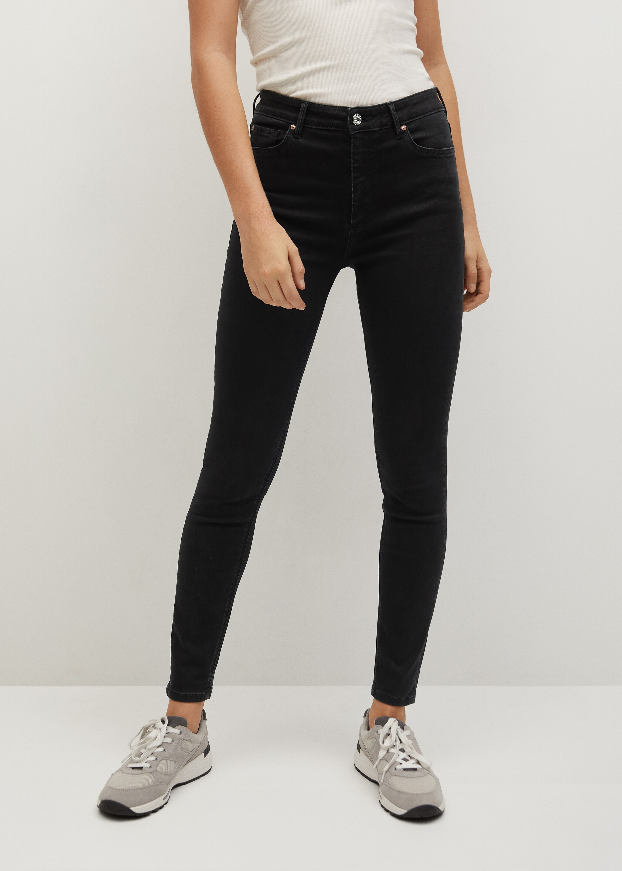 Jeans skinny tiro alto Noa - Plano medio
