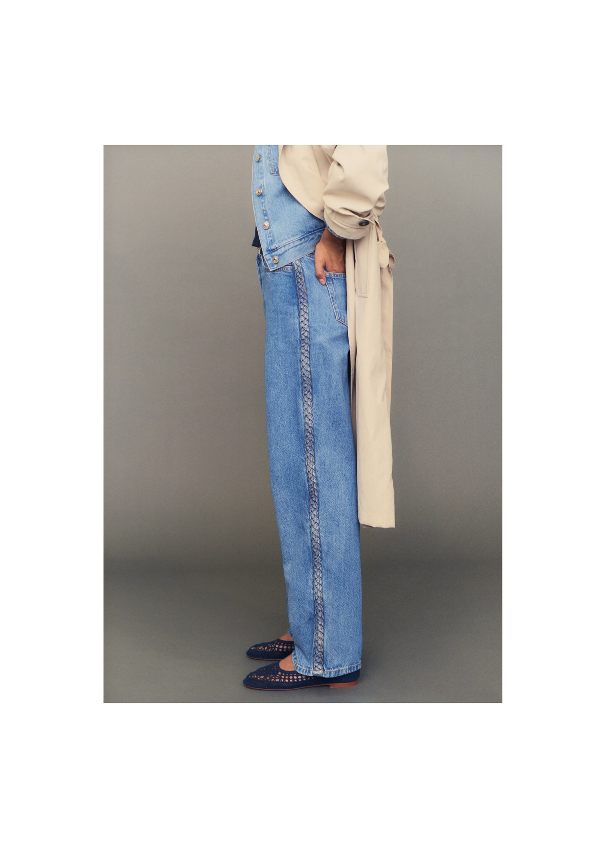 Jeans with braided sides - Details of the article 6, Medium Blue. Ref: 87001092-00.