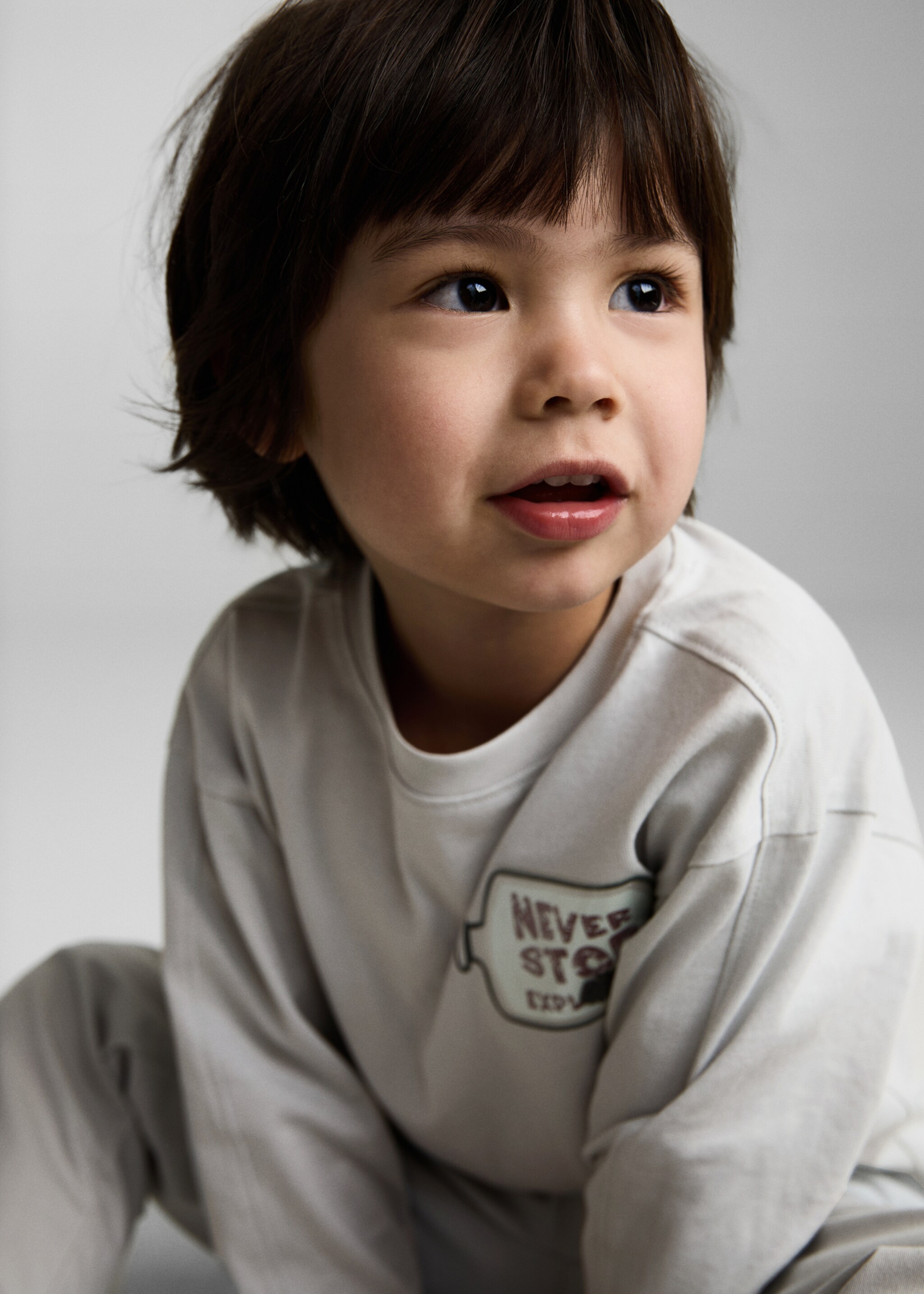 Samarreta missatge aplic decoratiu - Detall de l'article 1, Gris clar/pastel. Ref: 87001533-00.