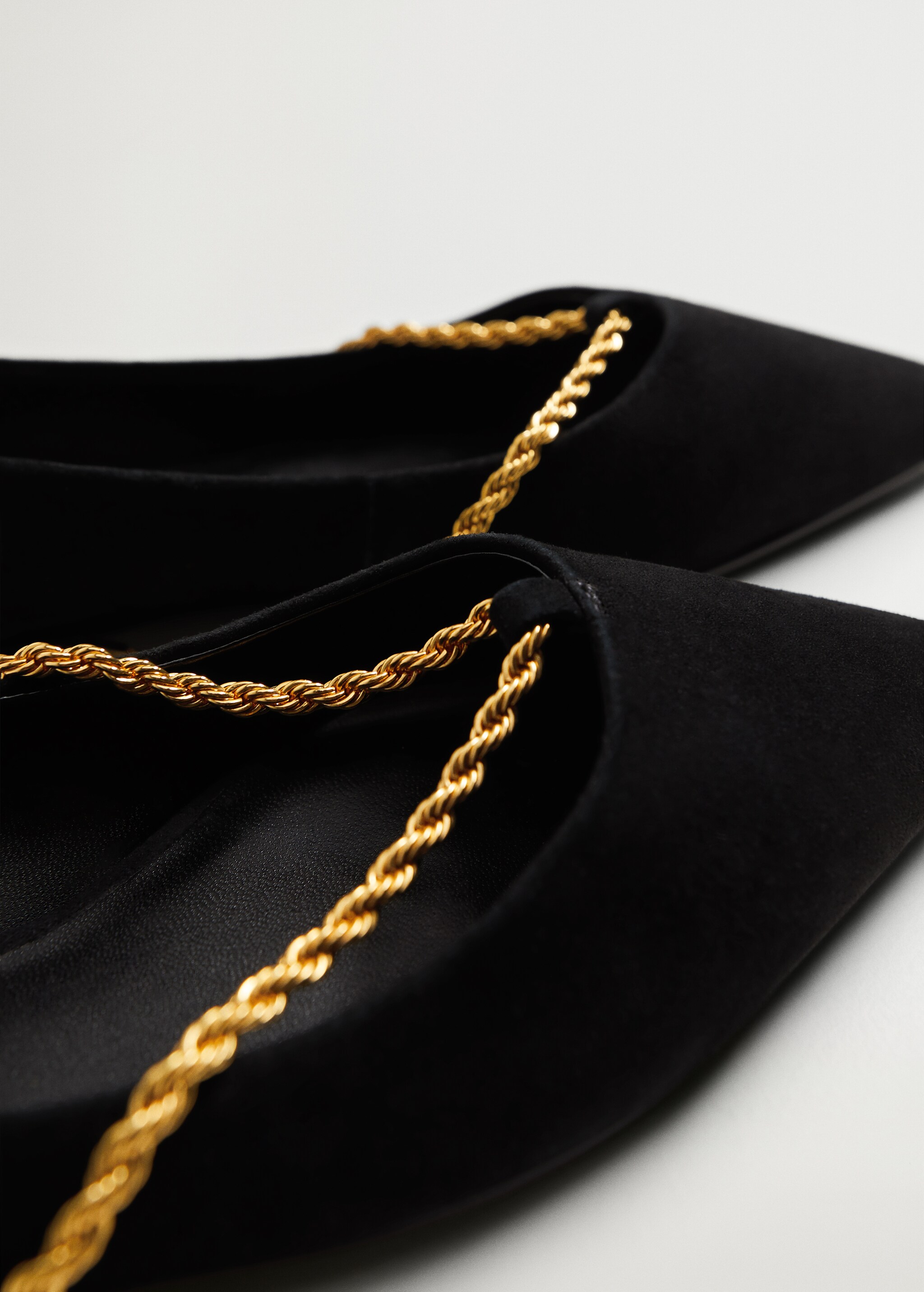 Lederschuh mit Kettendetail - Detail des Artikels 2