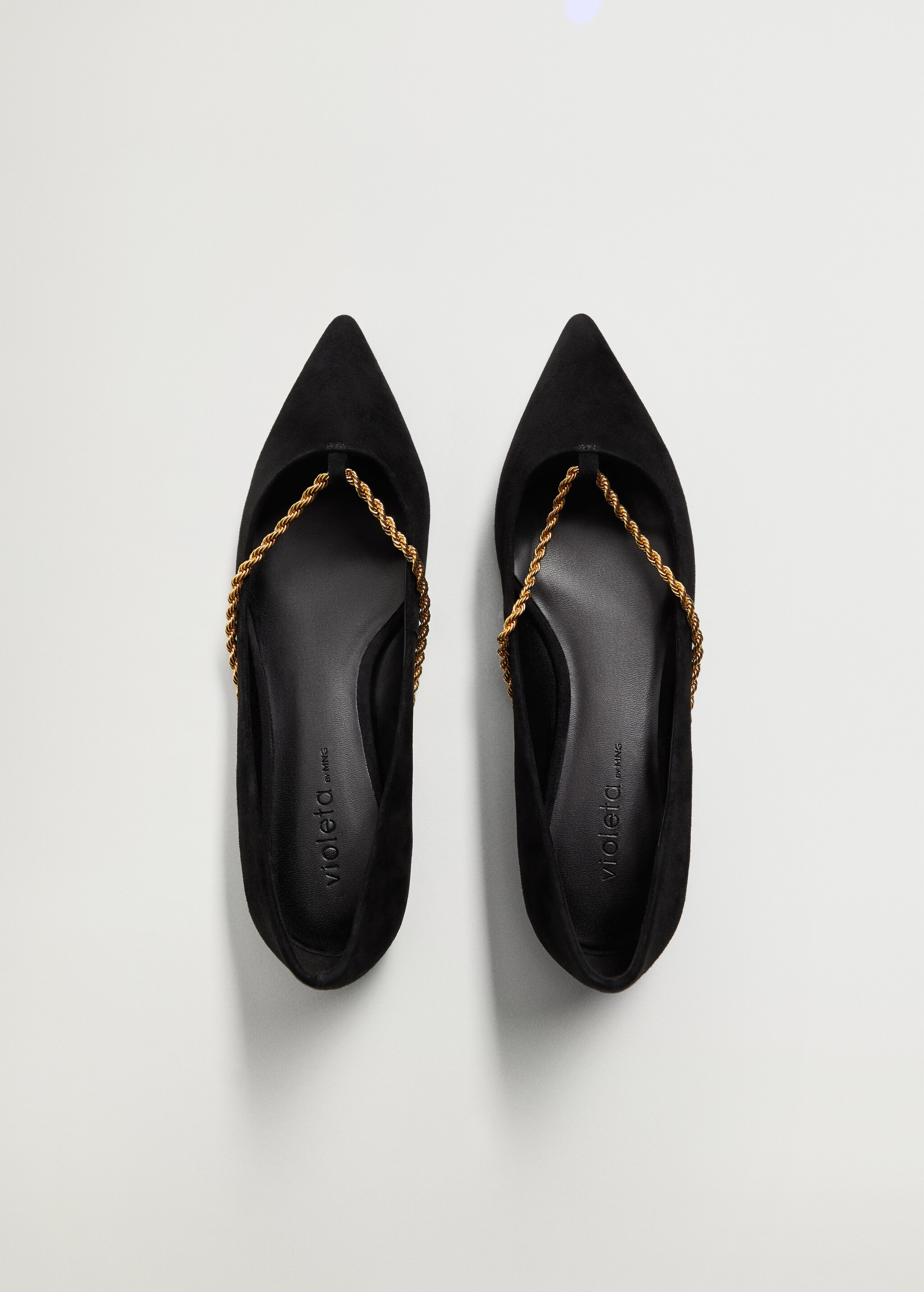 Lederschuh mit Kettendetail - Detail des Artikels 3