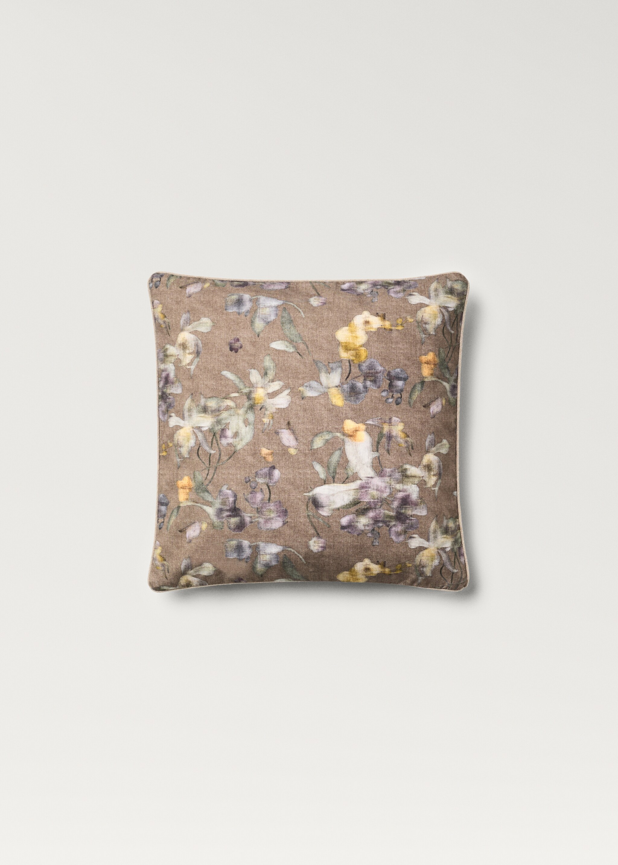 Funda coixí rivet estampat floral 45x45 cm - Article sense model, Marró mitjà. Ref: 87002029-00.