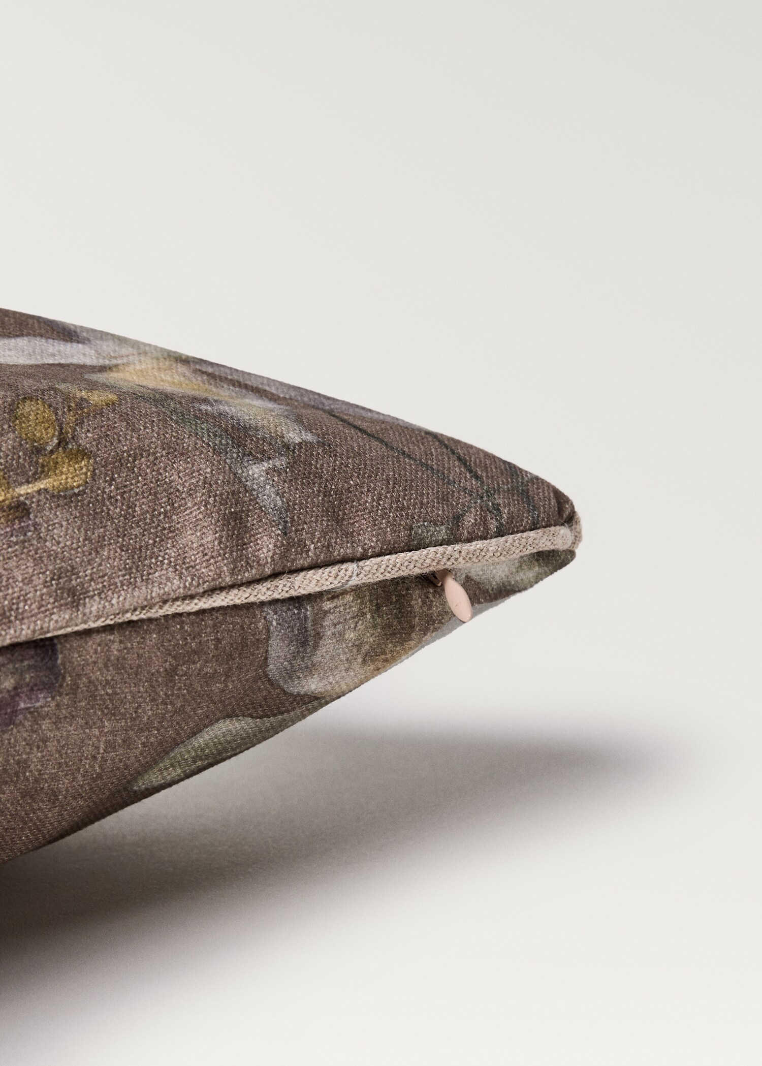 Cushion cover with floral-print trim 45x45 cm - Details of the article 2