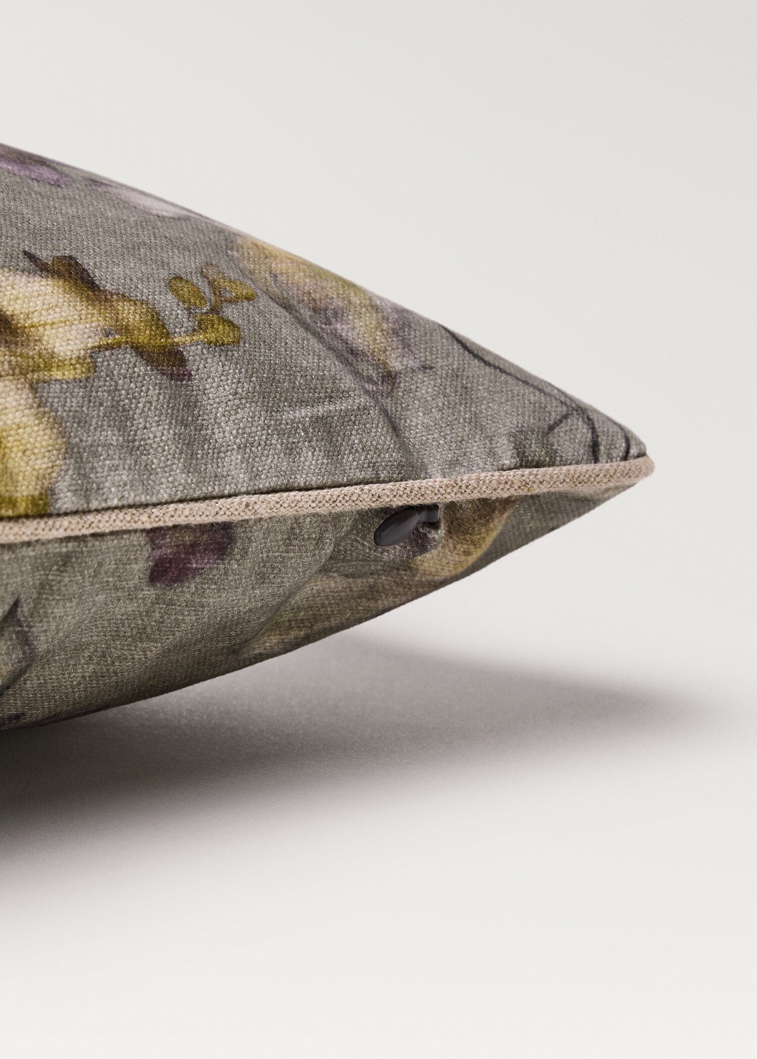 Cushion cover with floral-print trim 45x45 cm - Details of the article 2