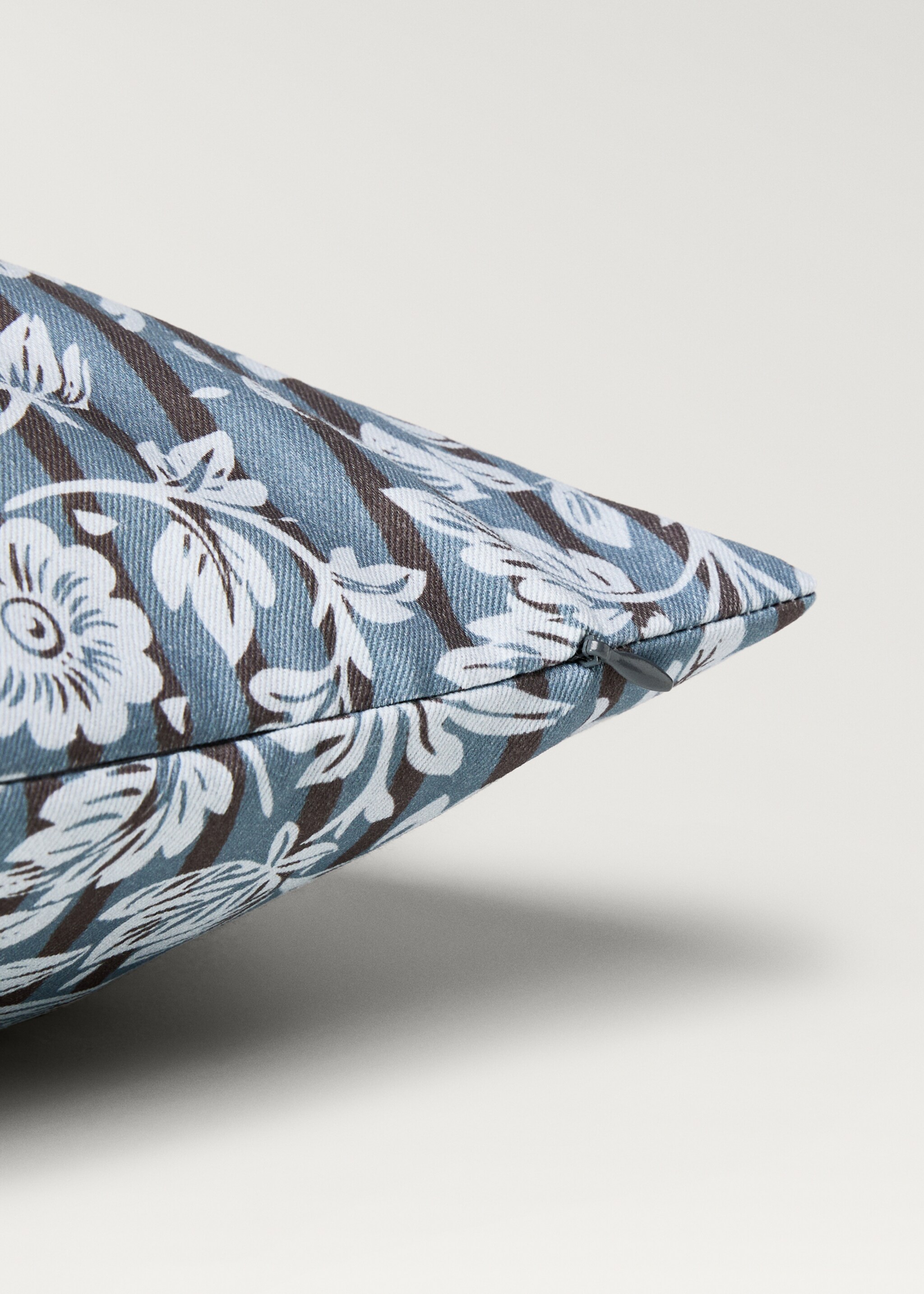 Cushion cover with printed flowers and stripes 45x45 cm - Details of the article 2, Blue. Ref: 87002034-00.