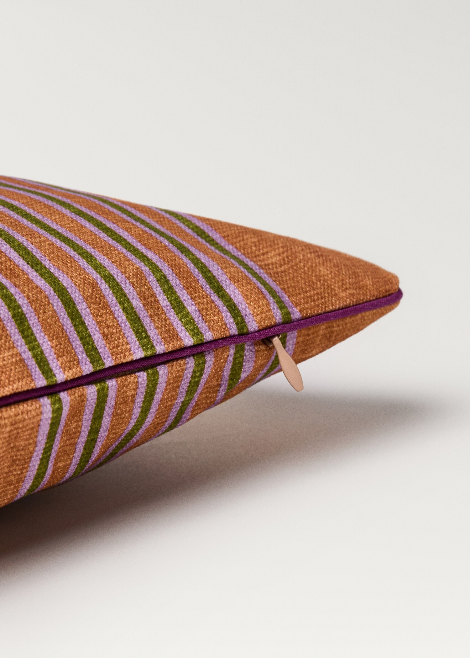 Kuddfodral med konstrasterande kant och flerfärgade ränder 30x50 cm - Detaljer om artikeln 2