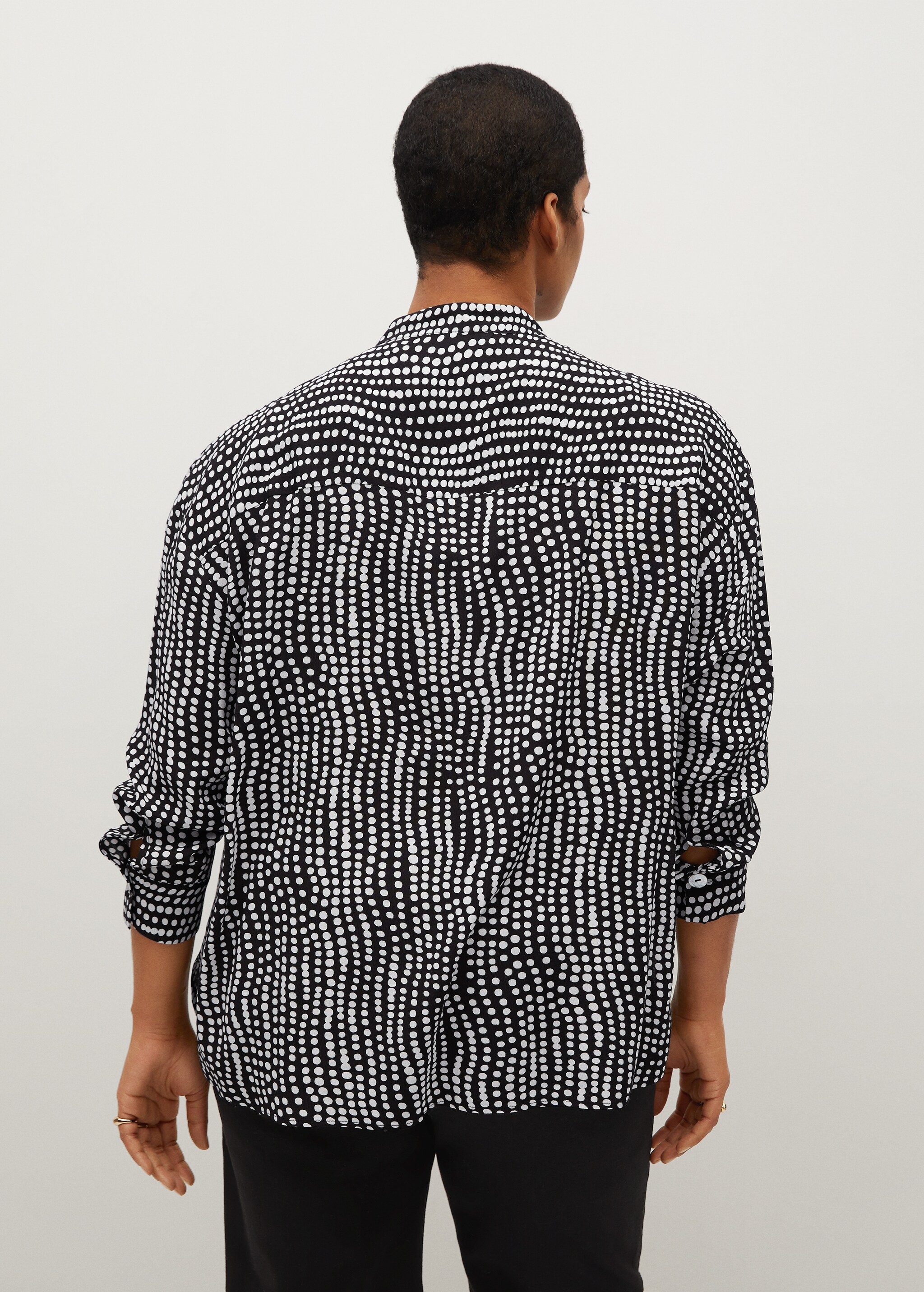 Blusa cuello pico - Reverso del artículo